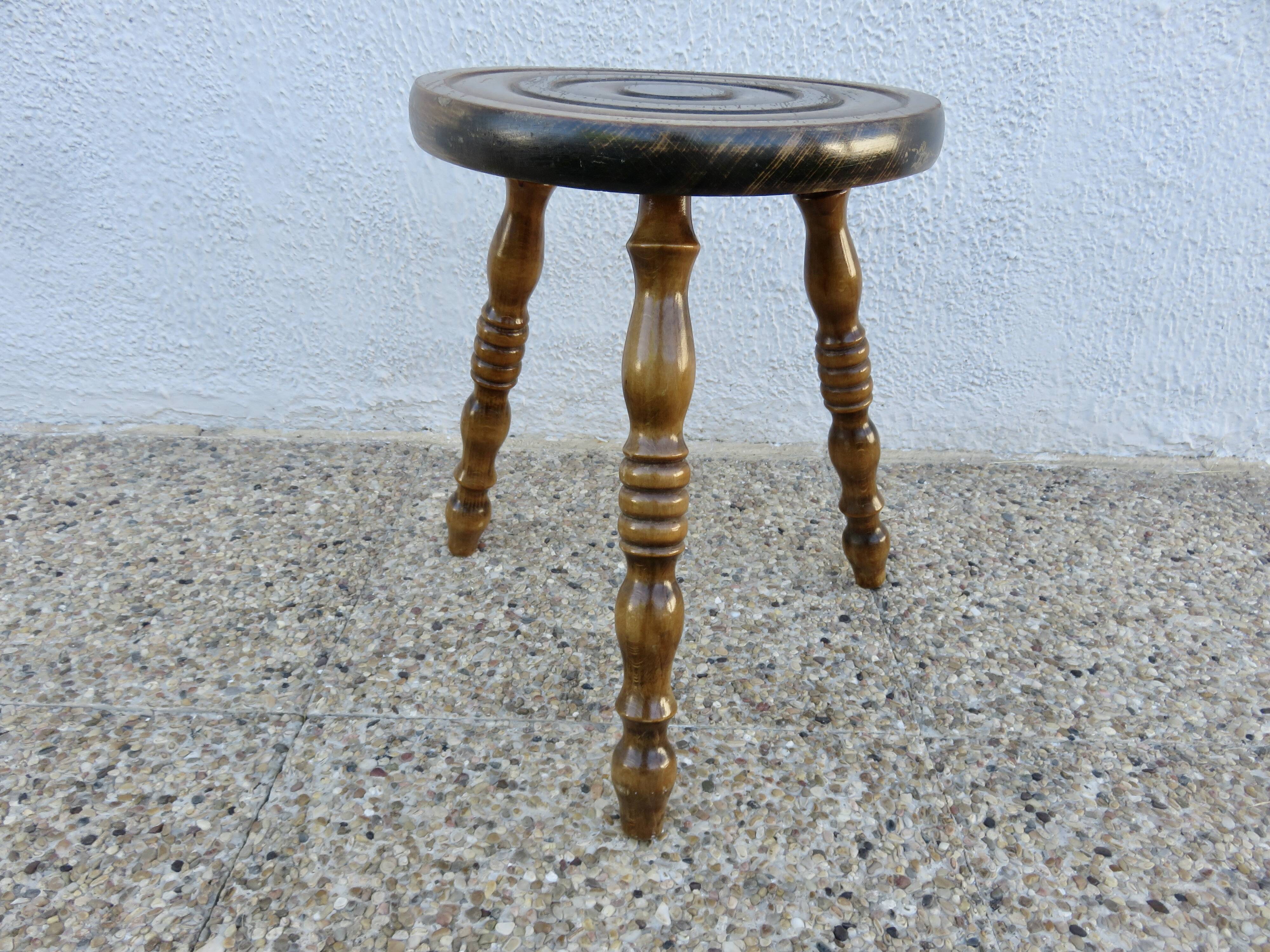 Old tripod stool in solid oak turned 1950 1960