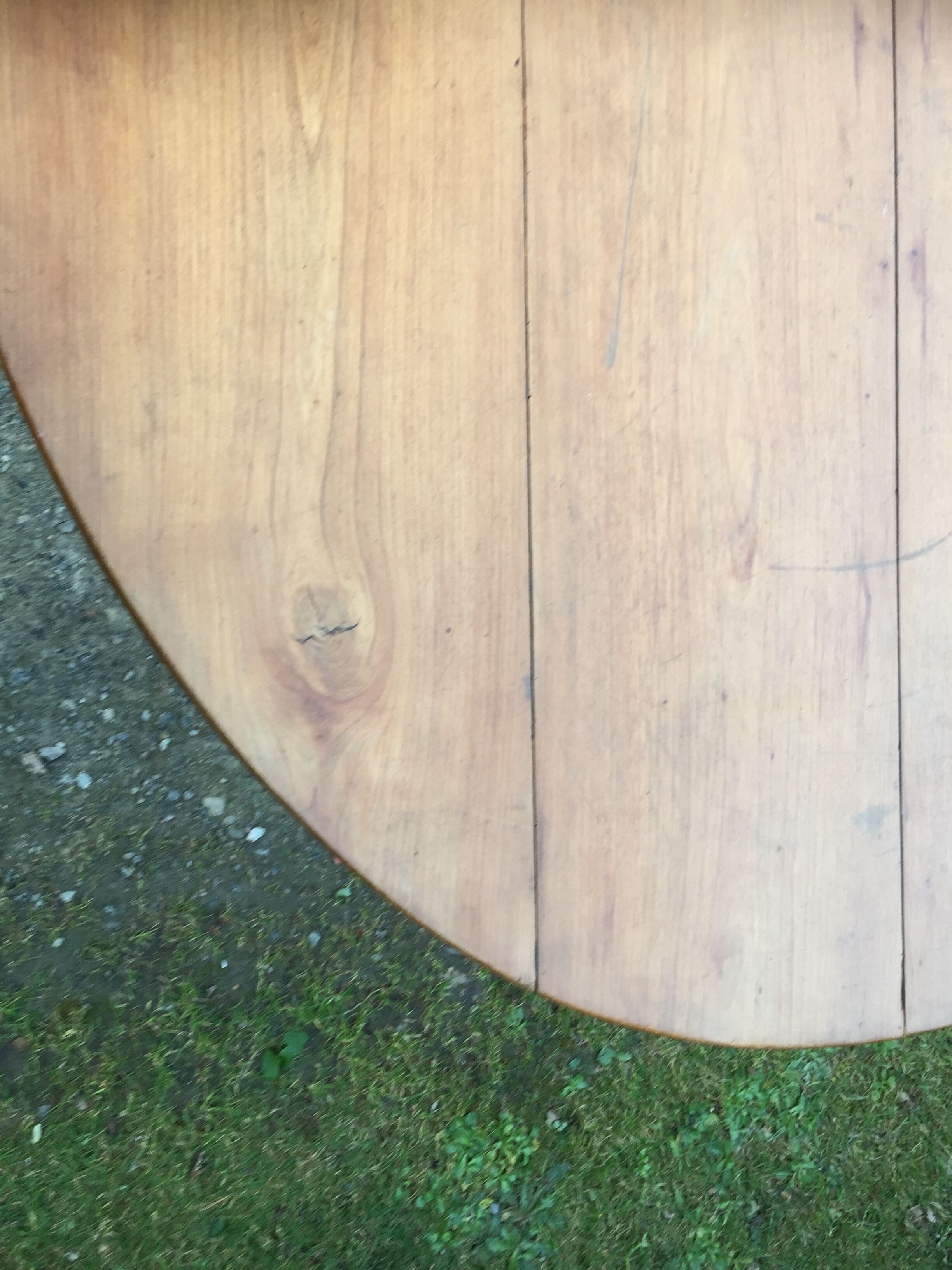 Old oval table Louis Philippe with 6 feet