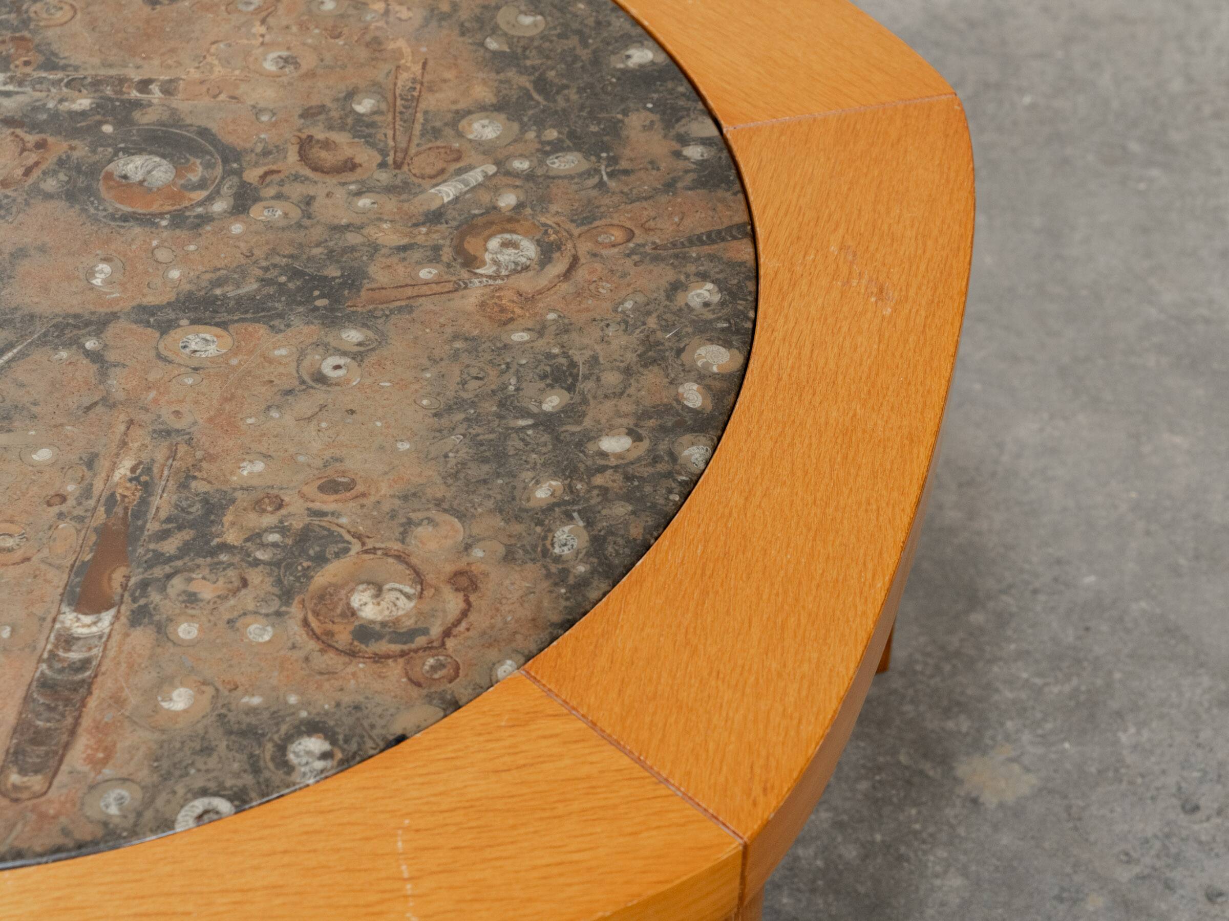Table basse hexagonale en céramique plateau marbre