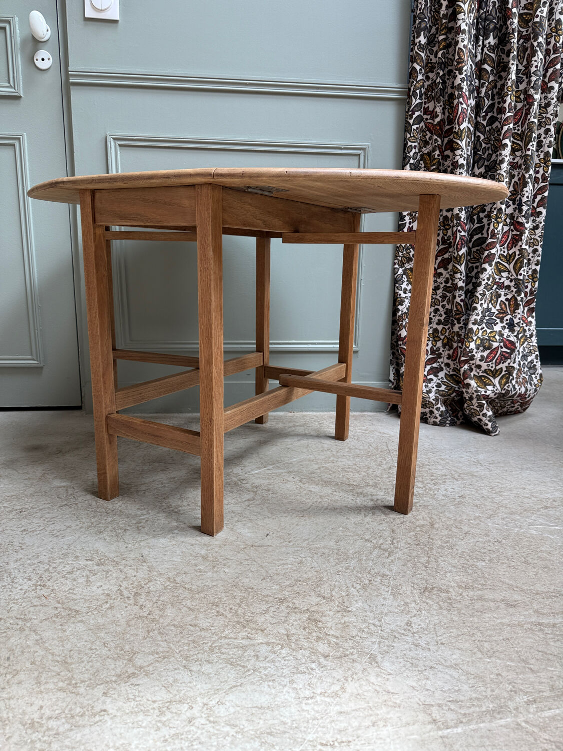 Oval drop-leaf coffee table (renovated)