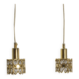 Deux suspensions en laiton doré et cristal, de Palwa, design 1960