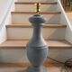 Lampe balustre vintage en bois de couleur gris zinc
