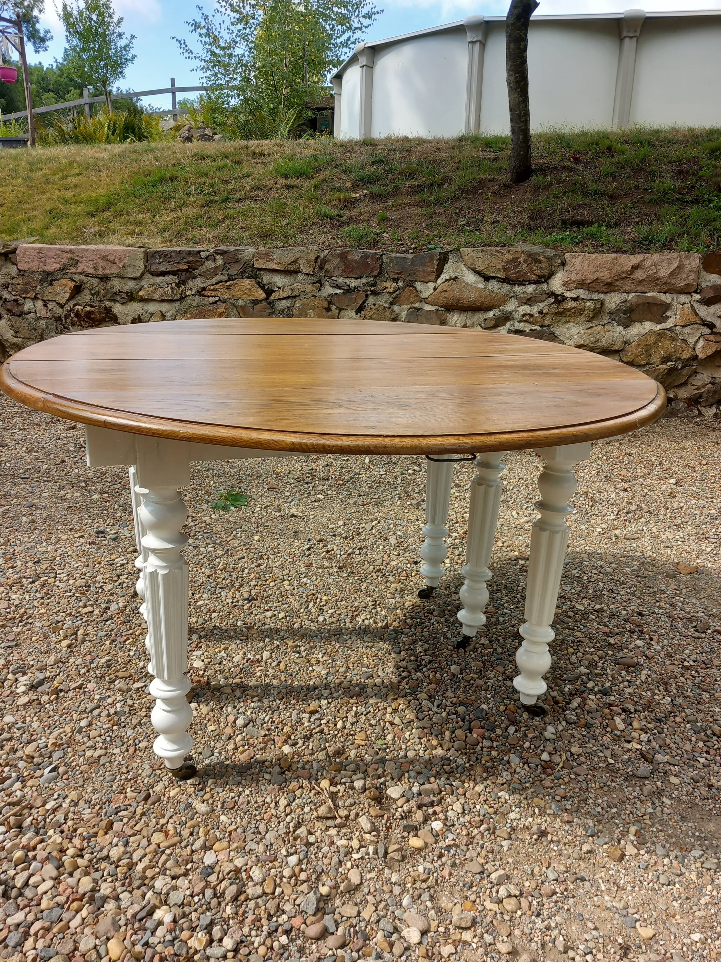 Antique solid wood table, round/oval extendable