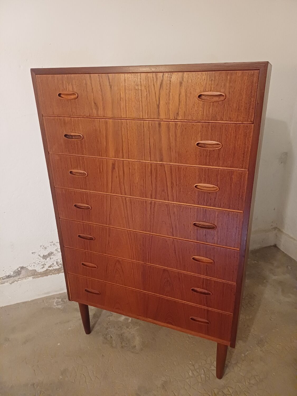 Scandinavian chest of drawers