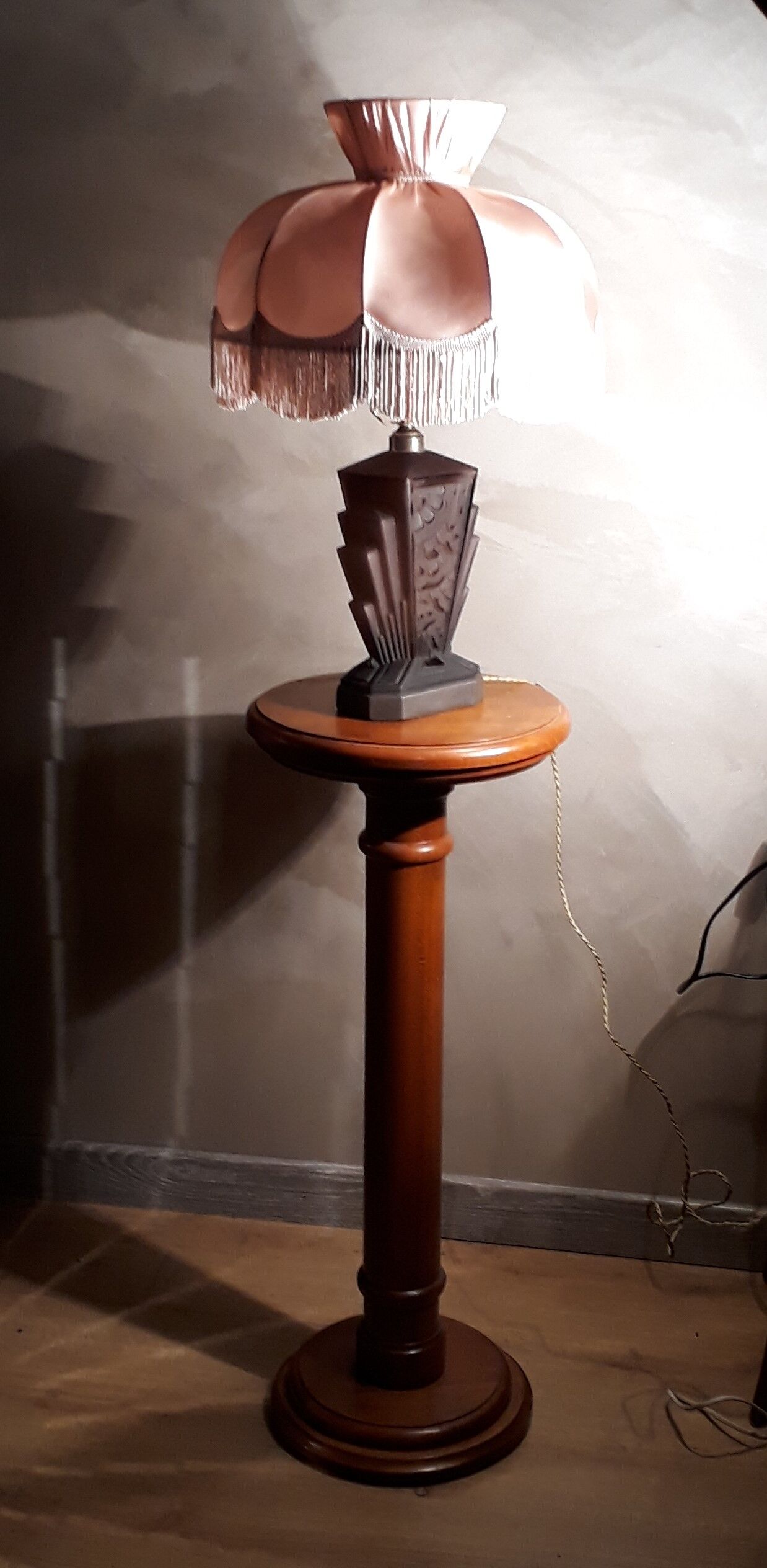 Pressed moulded glass lamp of chocolate art deco non sign muller schneider