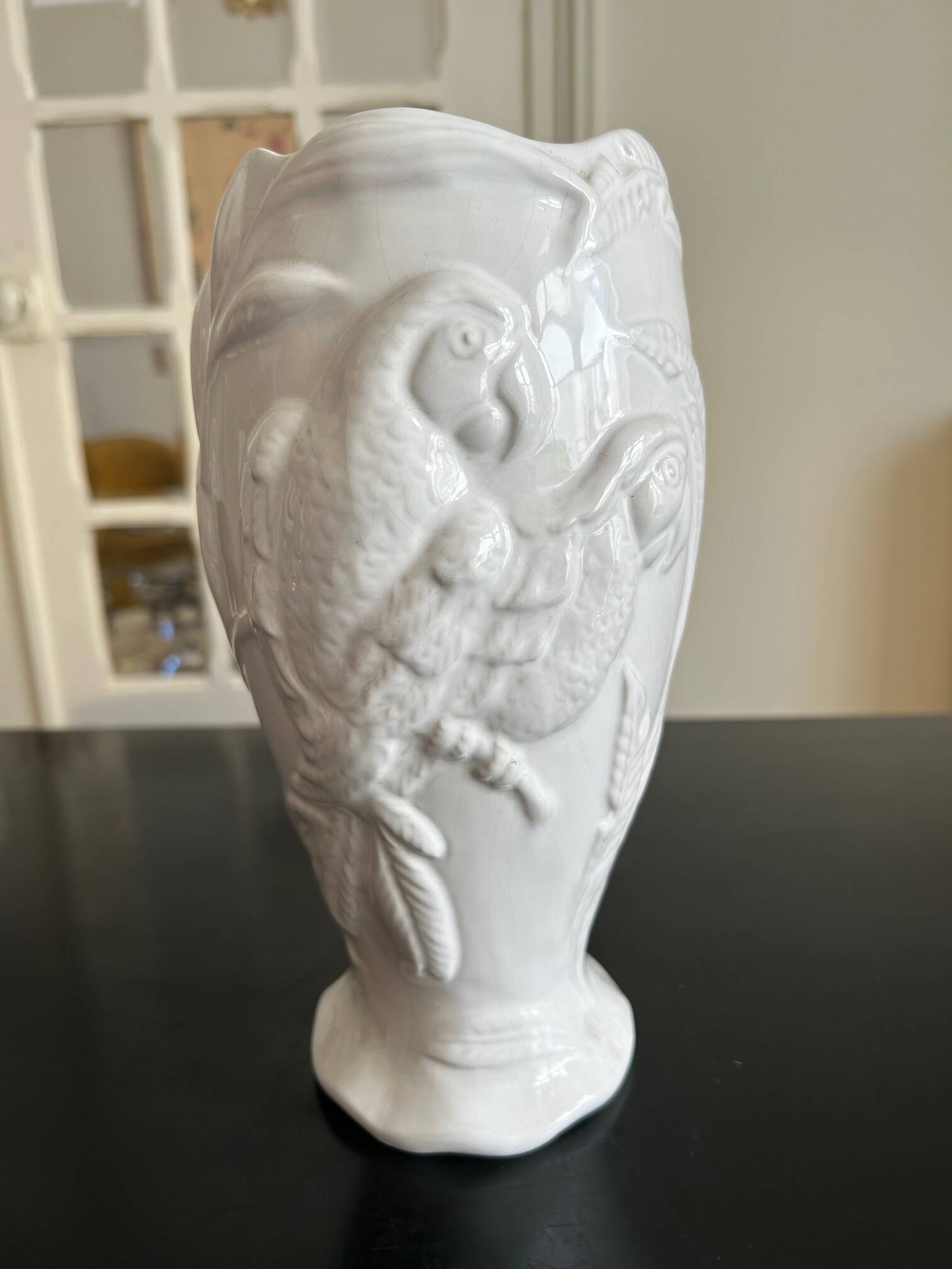 Vase with parrots