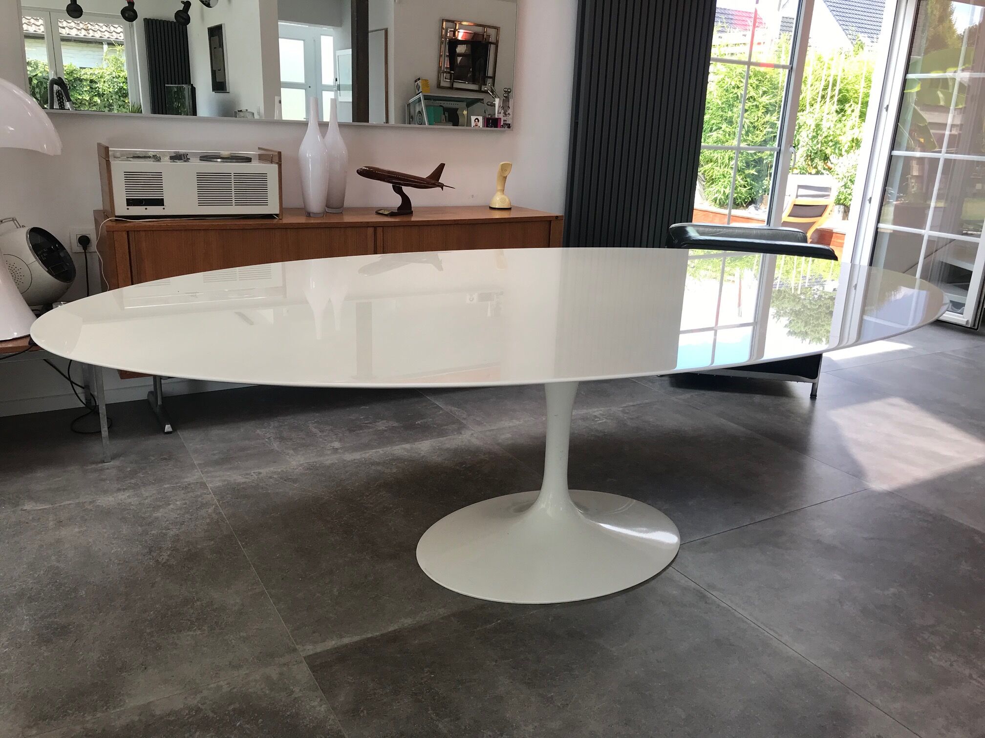 Limited edition table by Eero Saarinen for Knoll studio in extra white marble