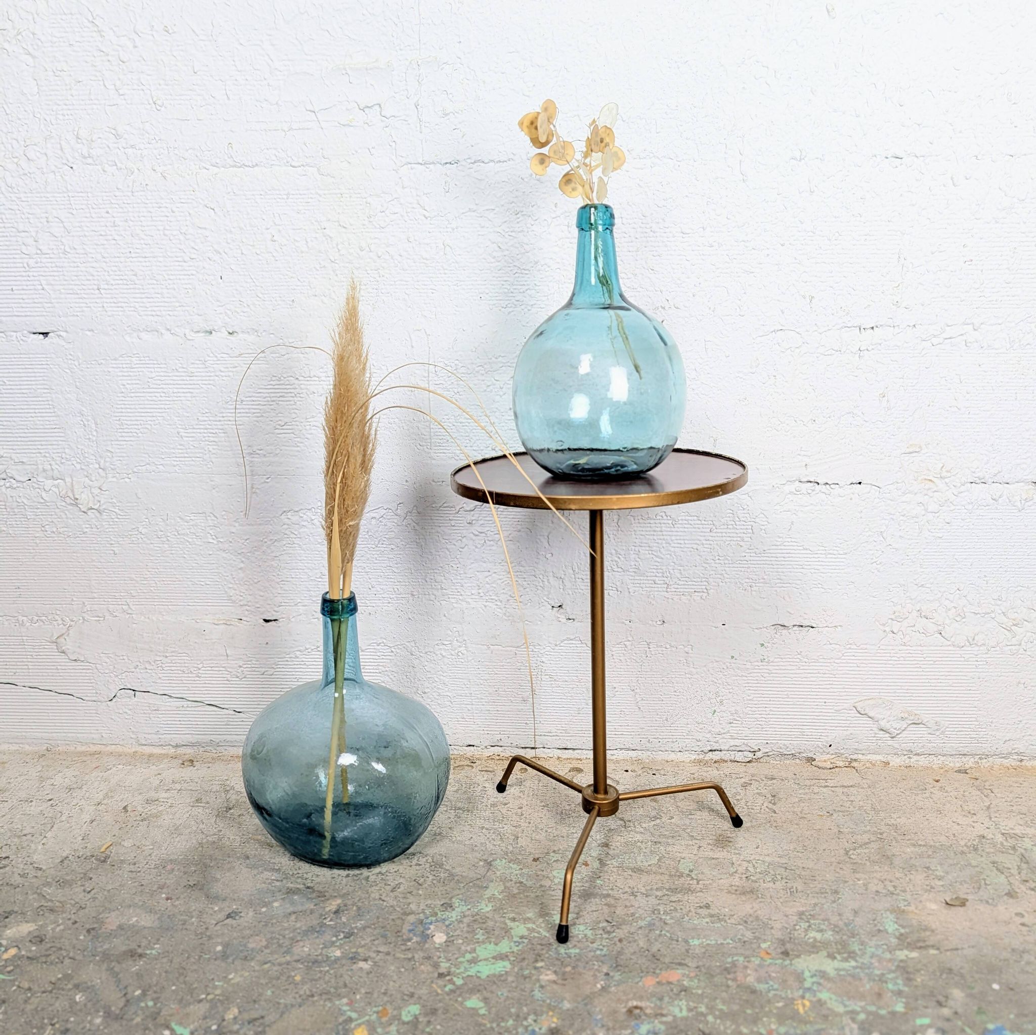 Guéridon tripode en laiton et formica, années 1960