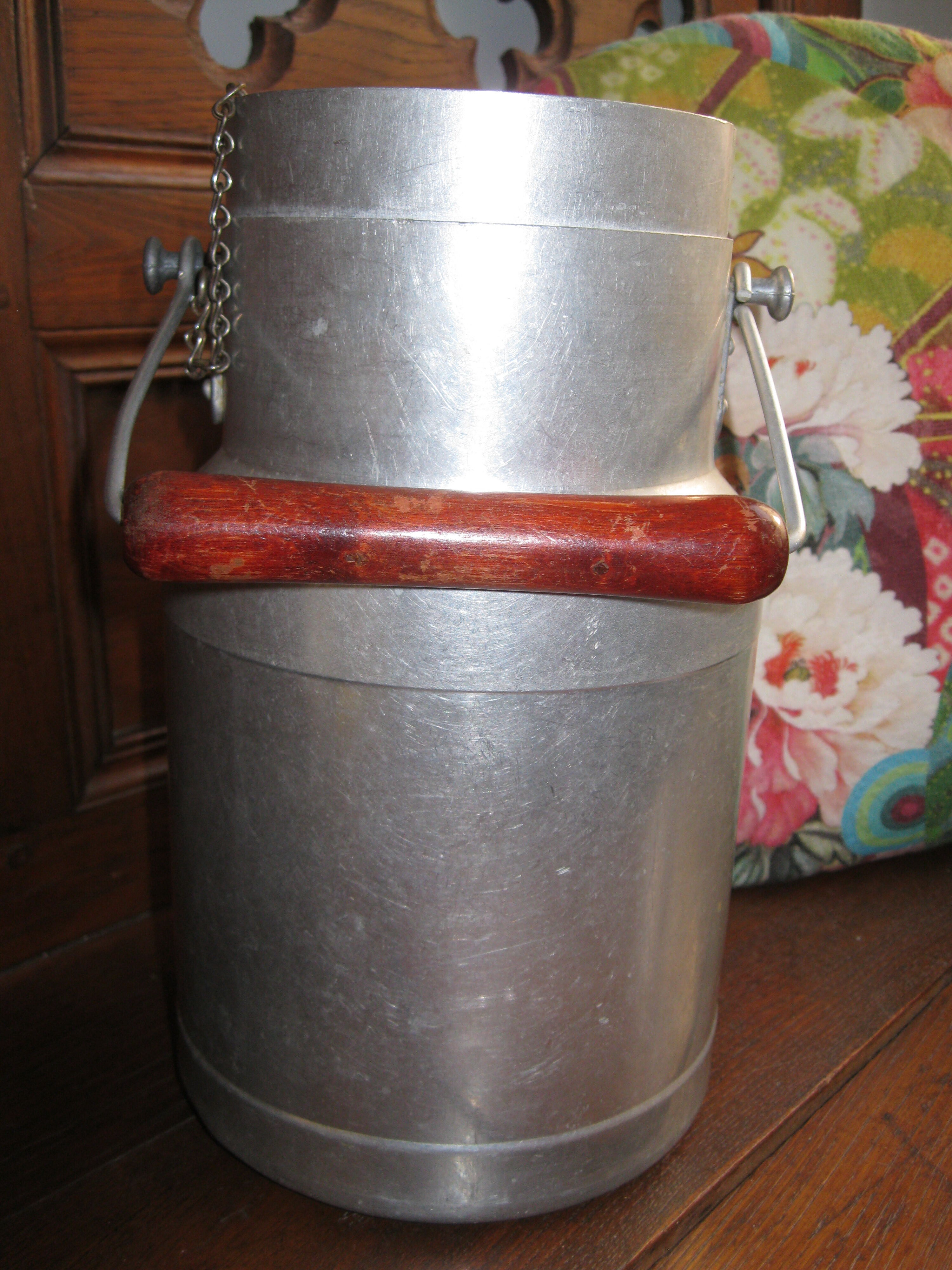 Aluminium milk pot
