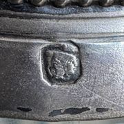 Carafe ancienne en cristal et argent massif – décor rubans et guirlande