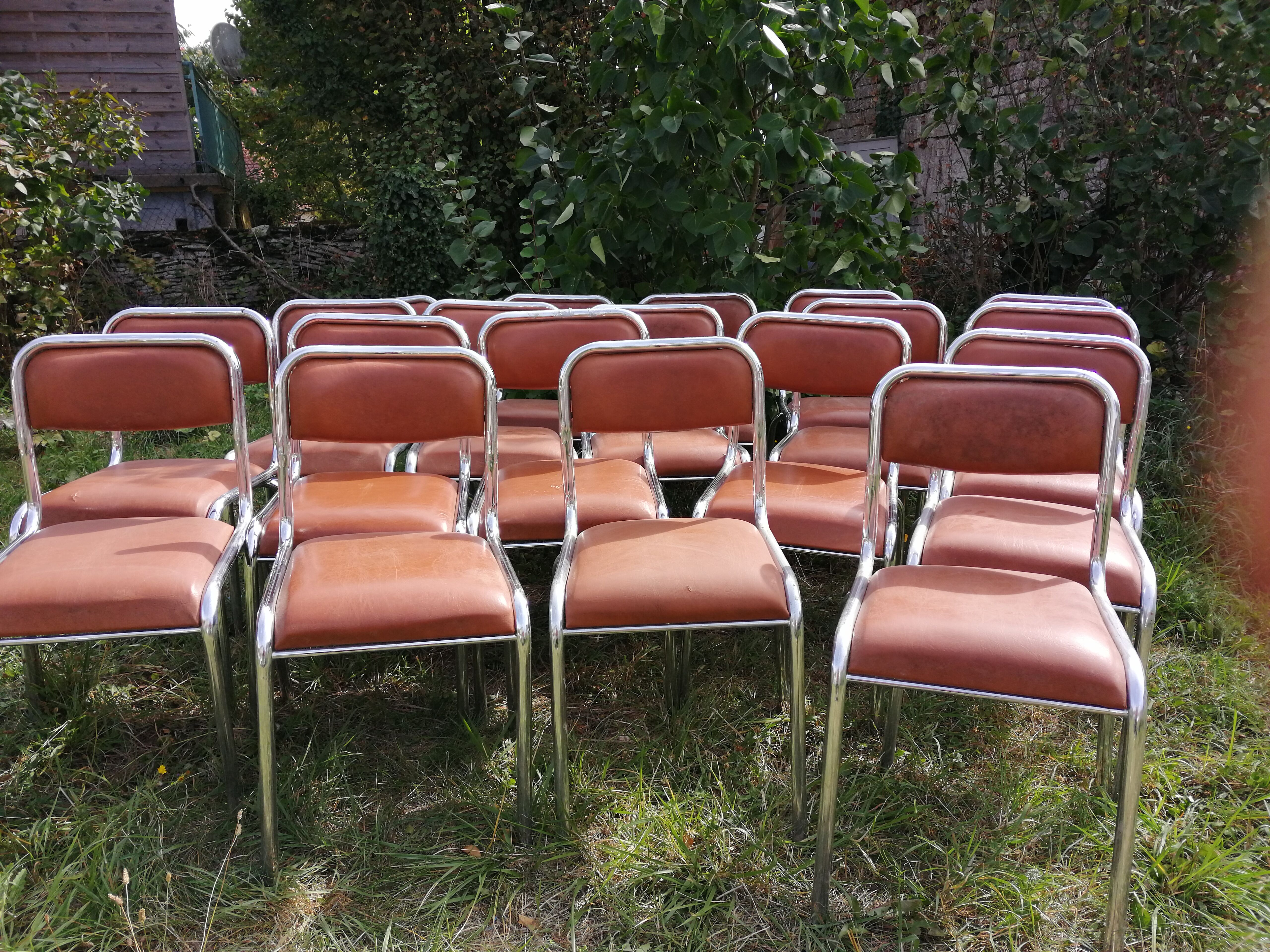 19 chaises