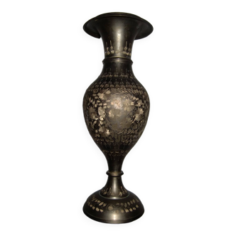 Vase en bronze décoré à la main