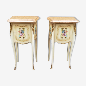 Paire de tables de chevet italiennes de style Louis XV
