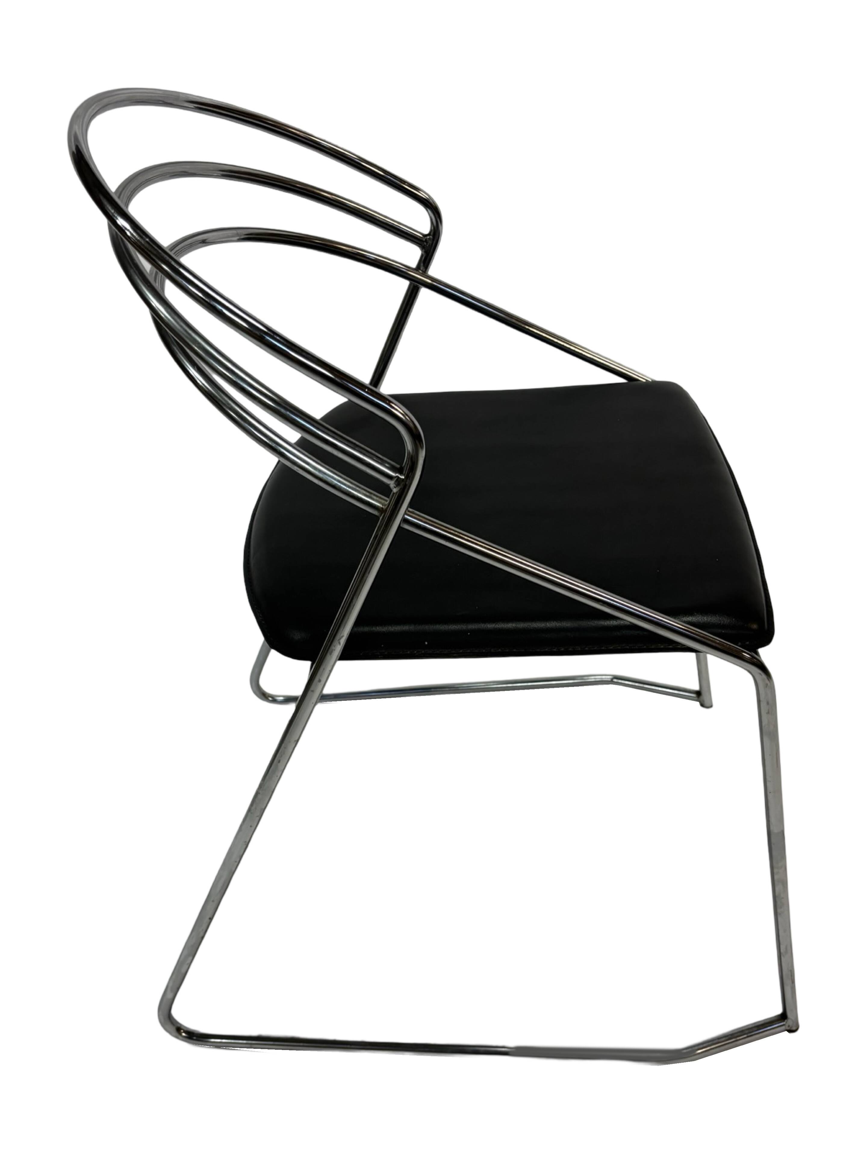 4 chaises minimalistes en fil d'acier chromé, années 80