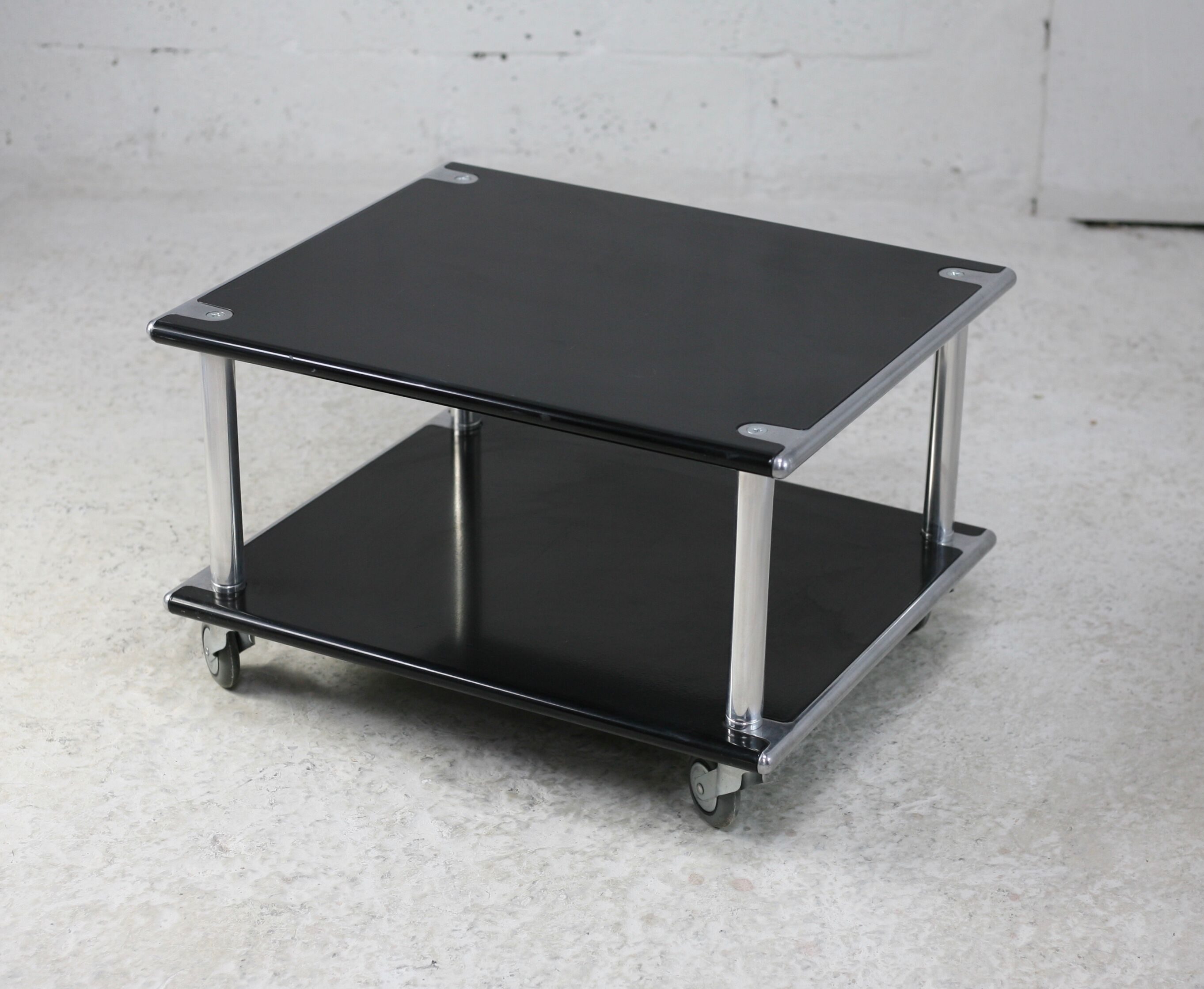 Coffee table "space age" in black lacquered steel