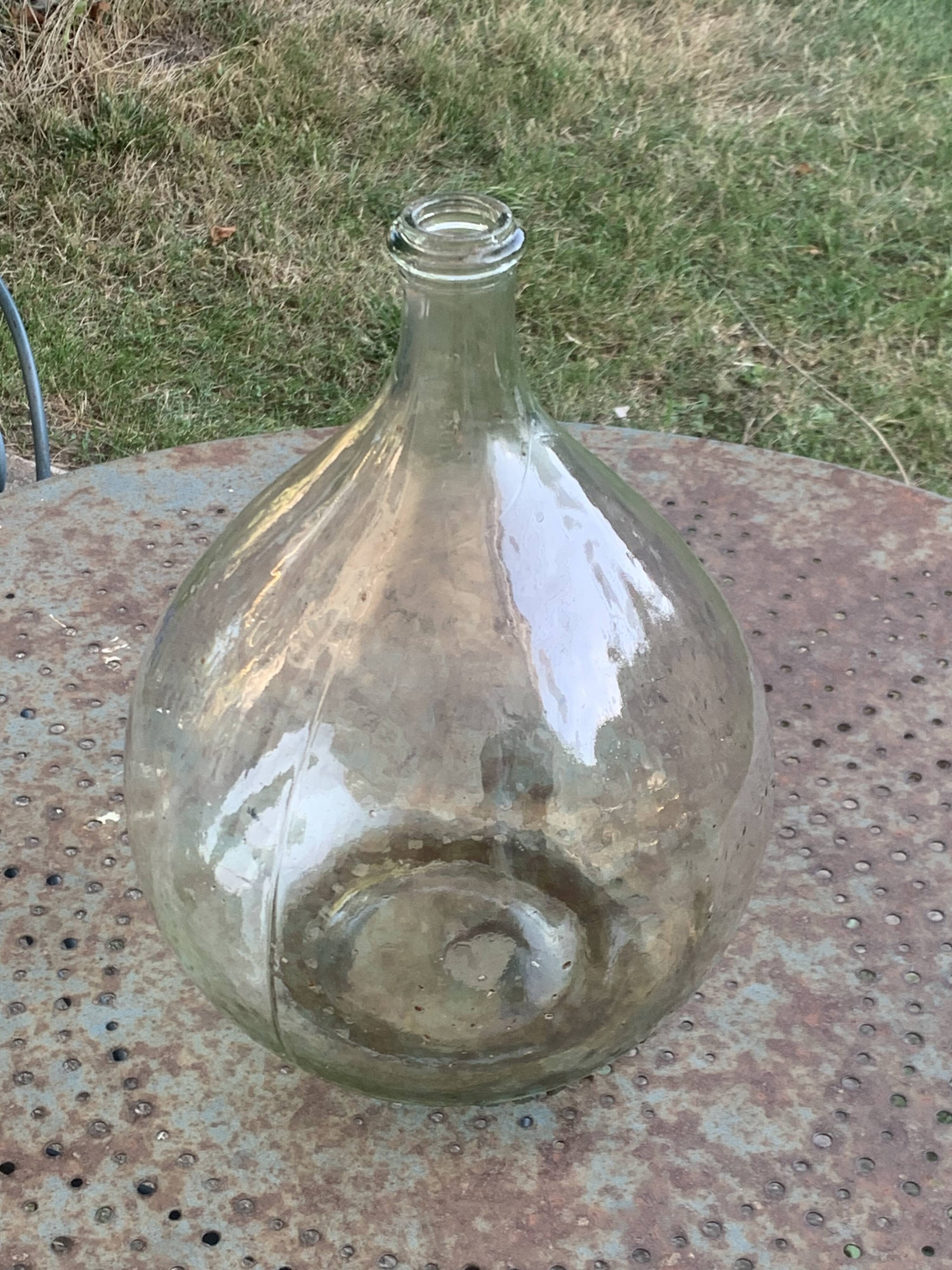 Dame Jeanne, bonbonne, bouteille en verre transparente, verre très épais