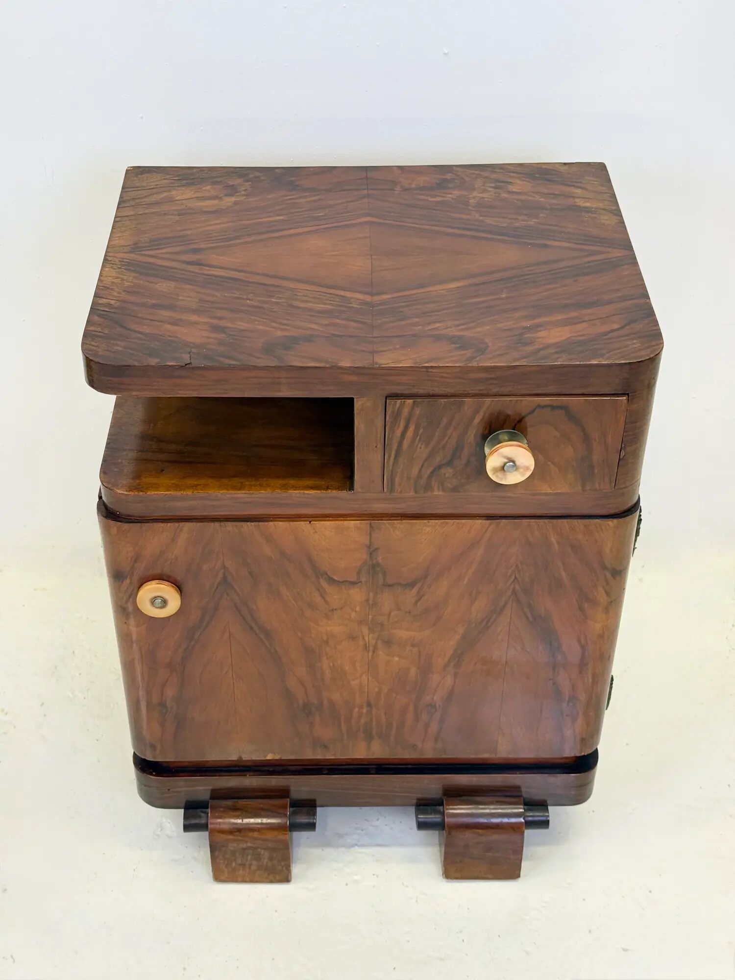 Pair of Art Deco bedside tables in walnut — Italy, 1930-1940