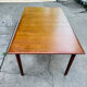 Table scandinave