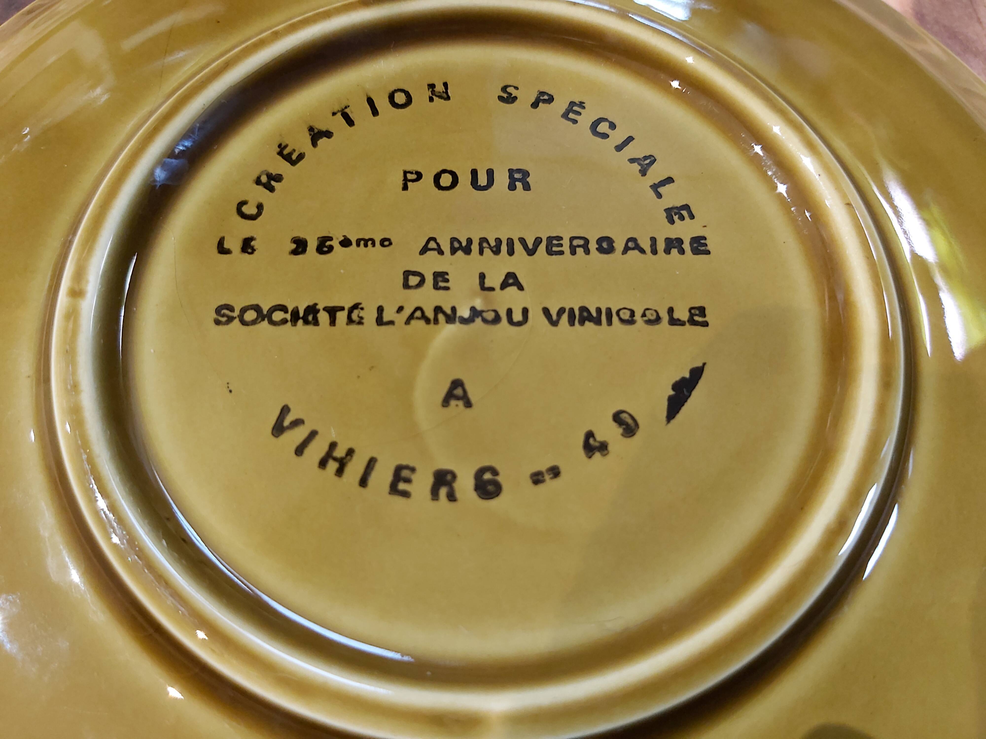 Faience plate of Gien castle of Amboise