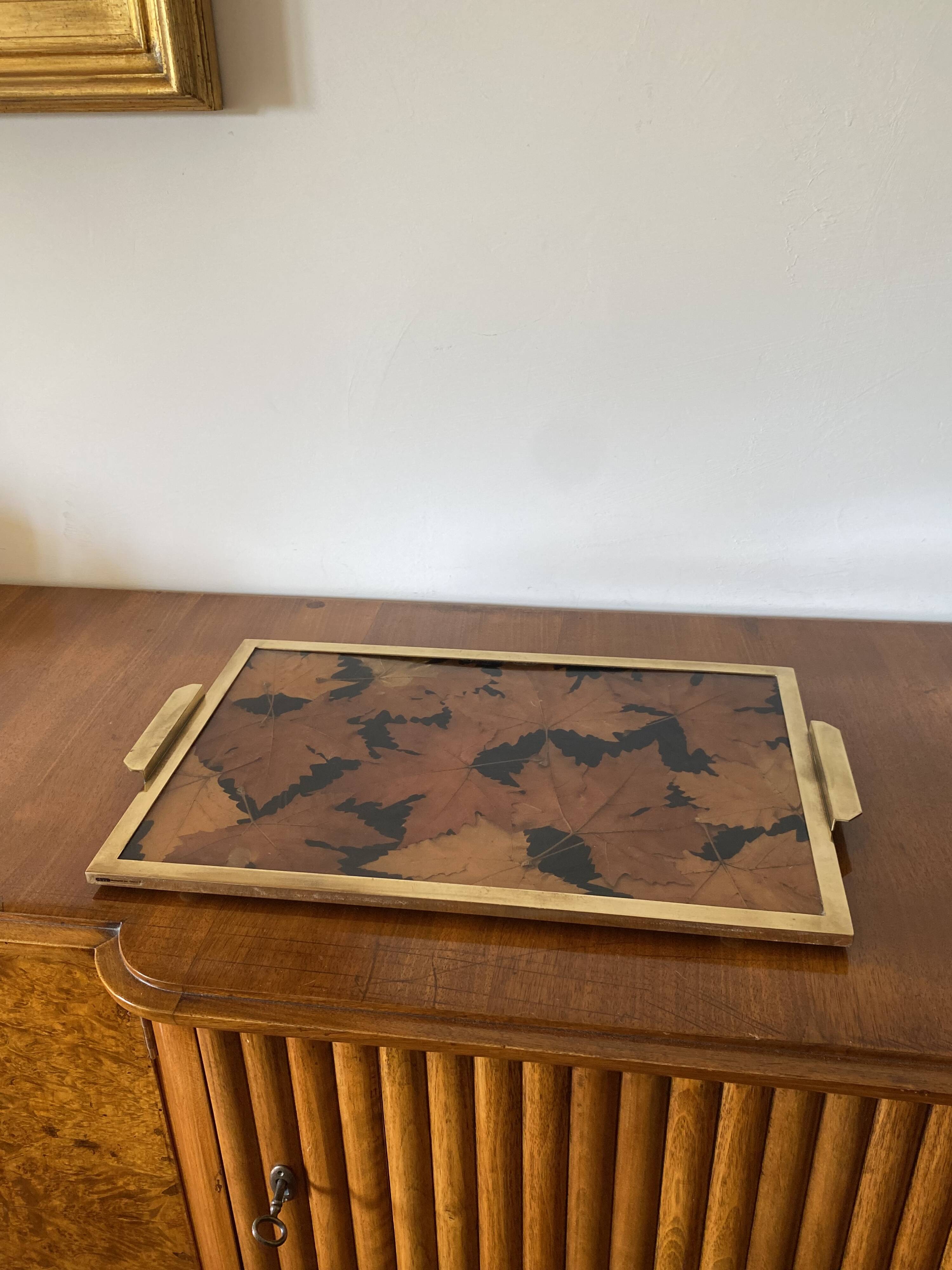 Hollywood regency brass and leaves resin tray, Montagnani Firenze Italy 1970s