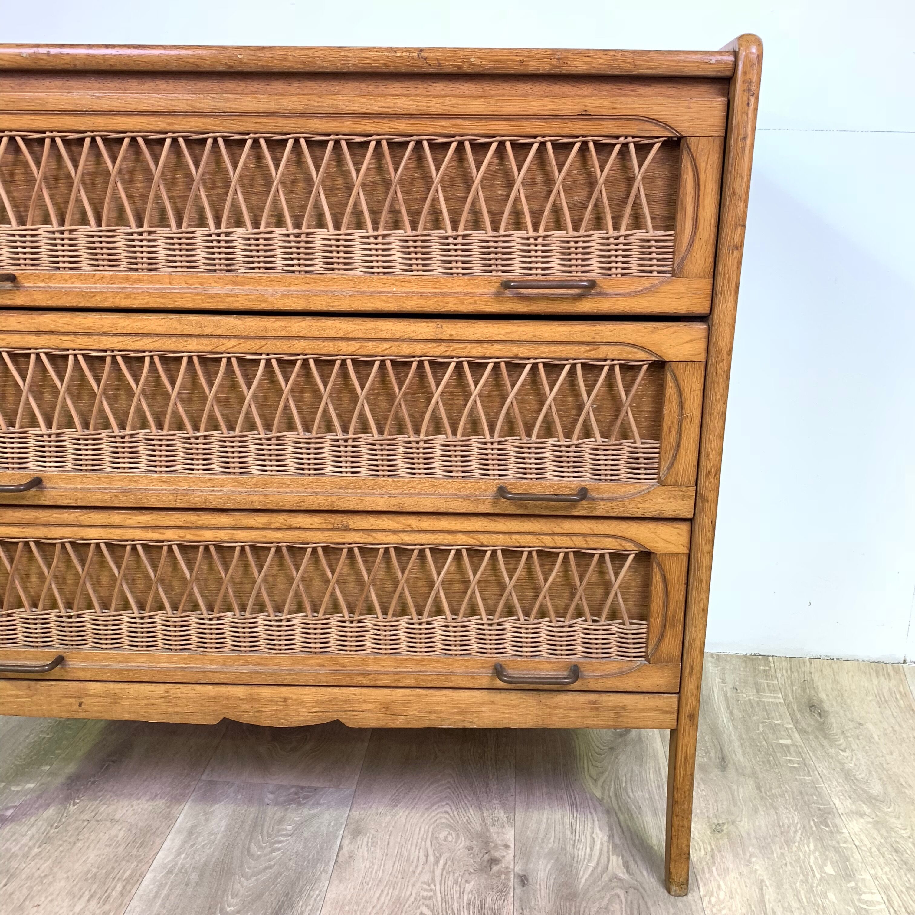 Vintage Wicker chest of drawers