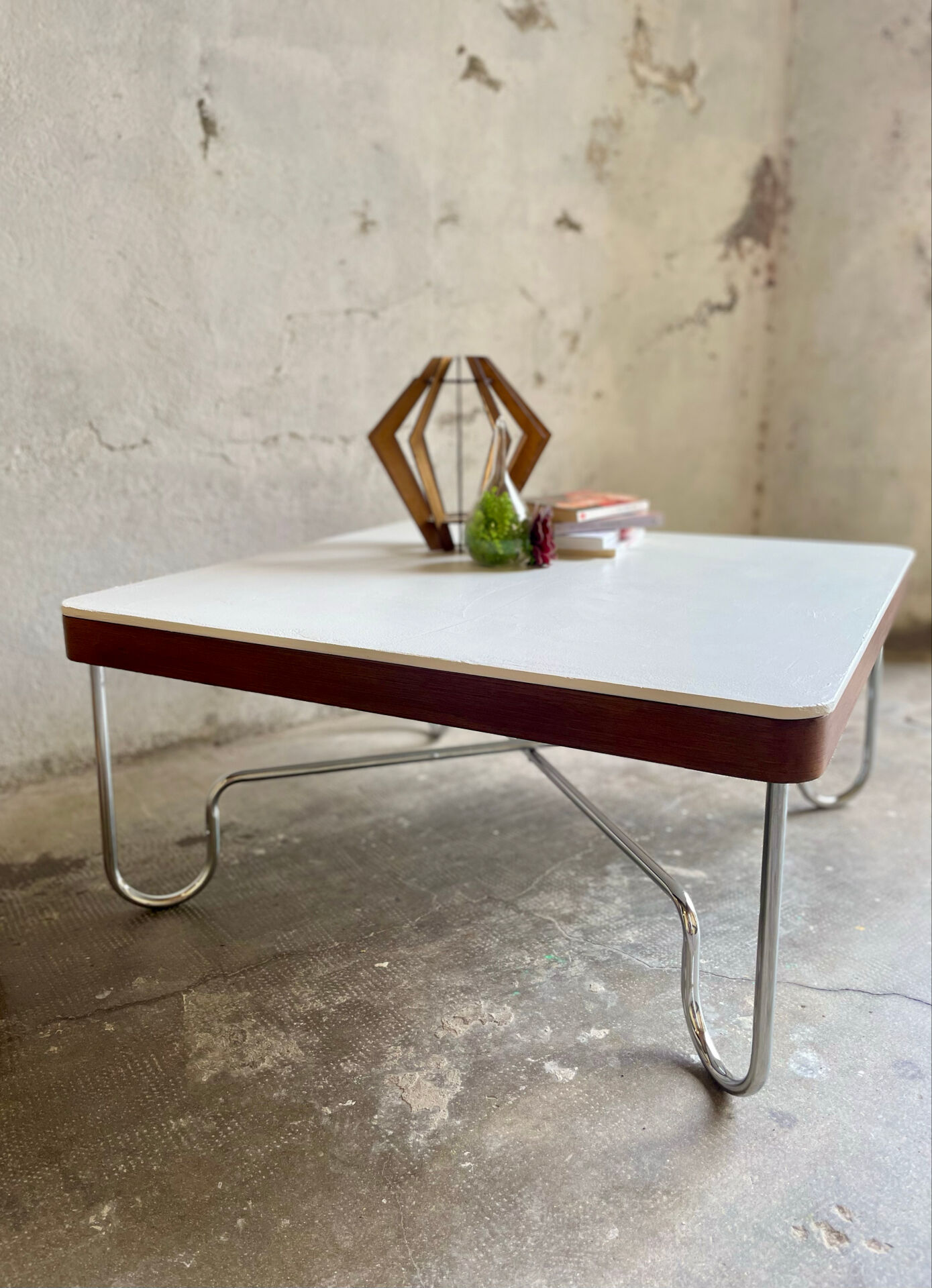 Vintage Bauhaus style coffee table – white mineral concrete & chrome – ann