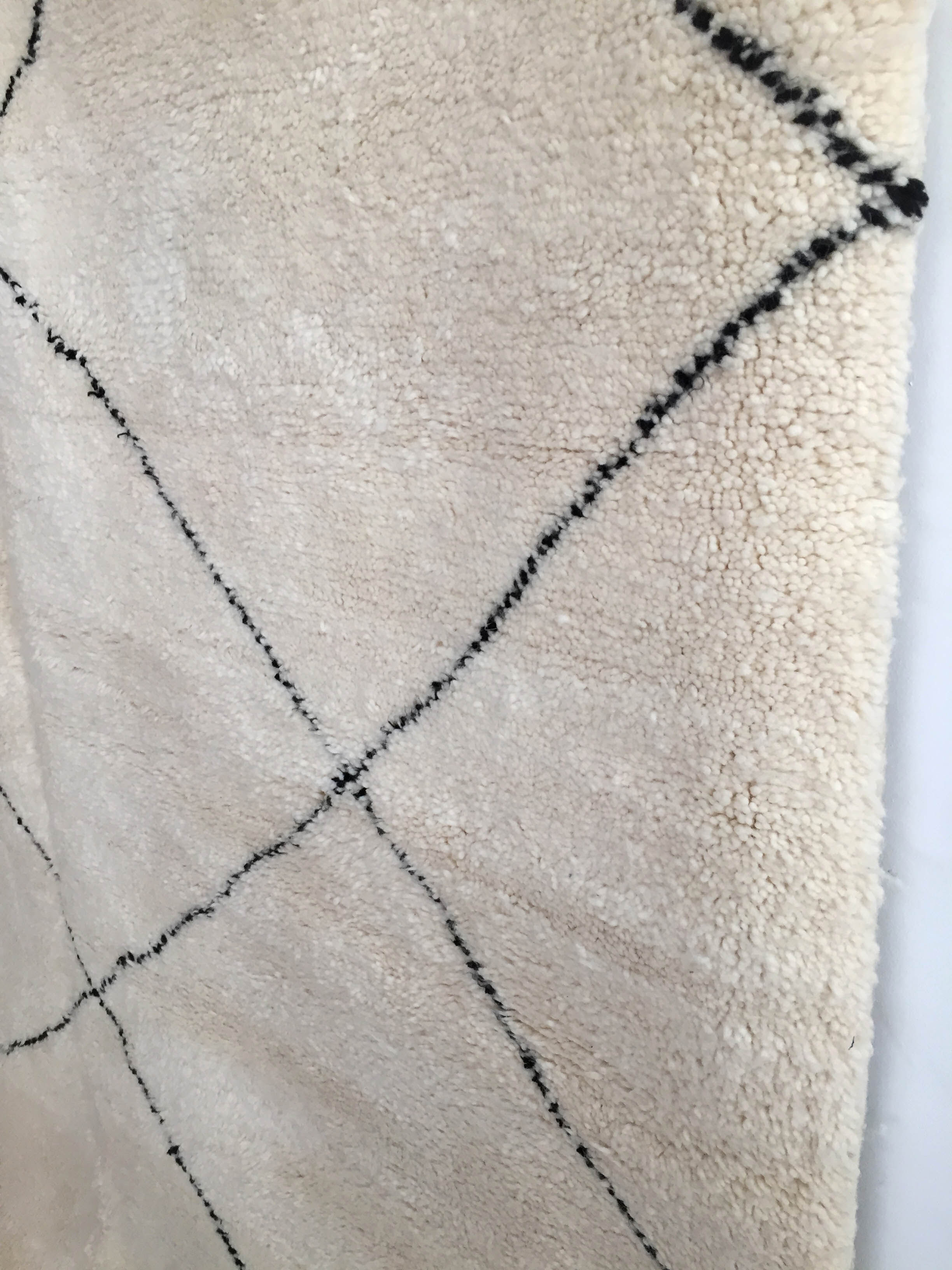 Moroccan Berber carpet Beni Ouarain ecru with black diamonds 300x217cm