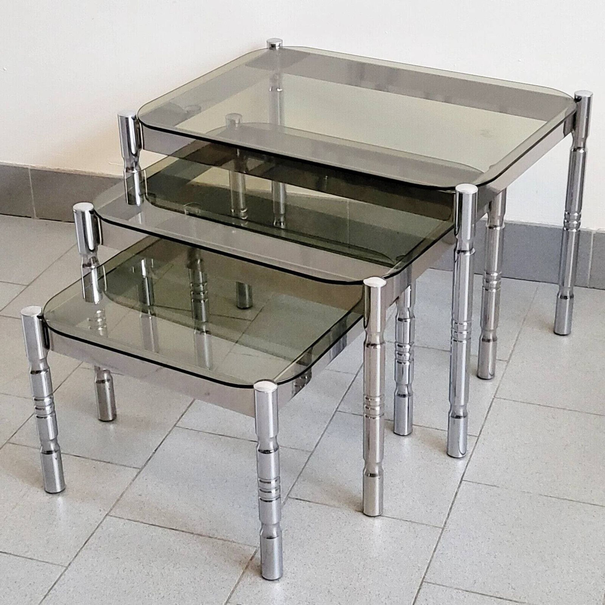 Suite de 3 tables gigognes vintage 1970