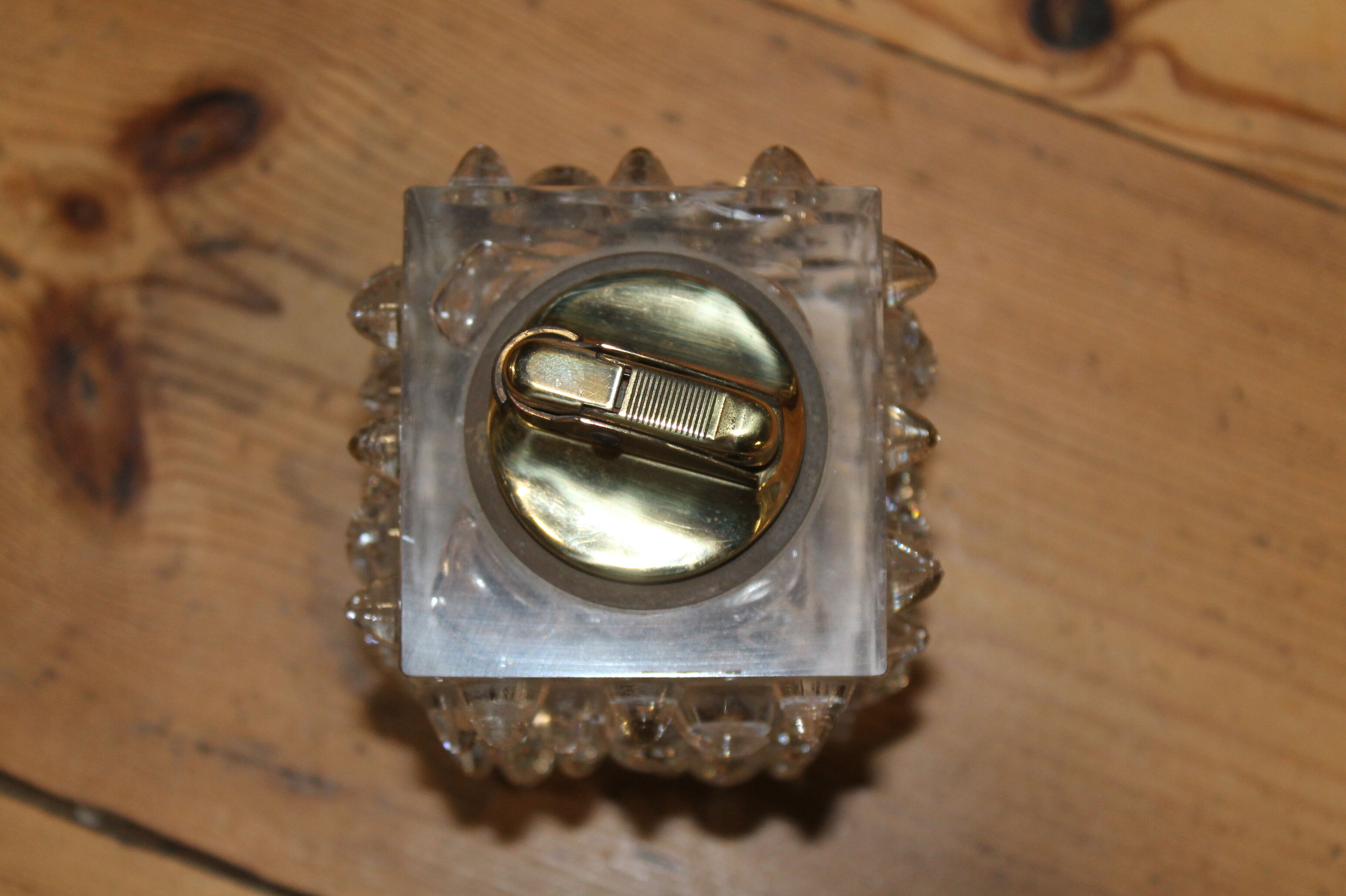 Crystal table lighter