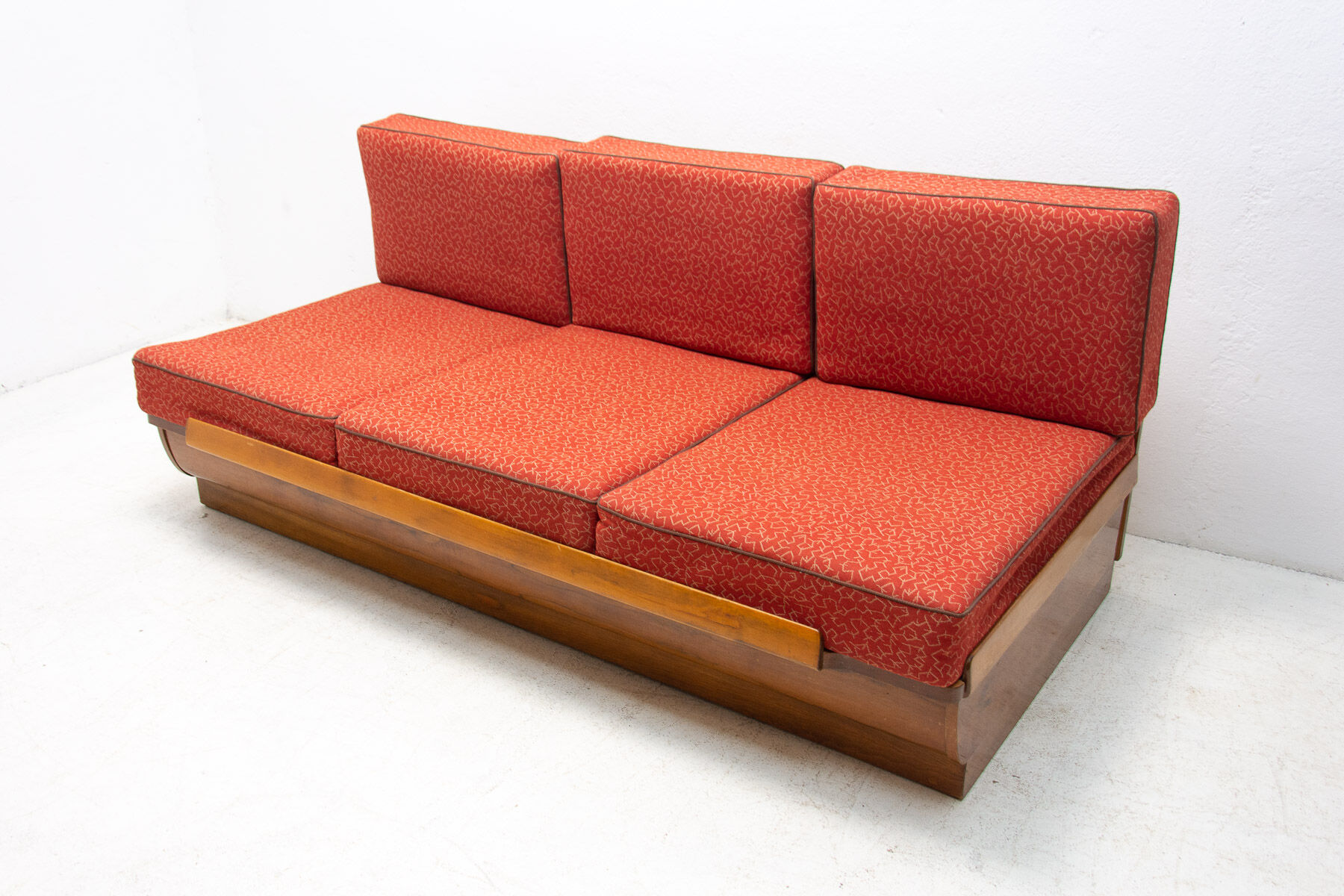 Mid century sofabed in walnut by Jindrich Halabala for UP Zavody, 1950´s