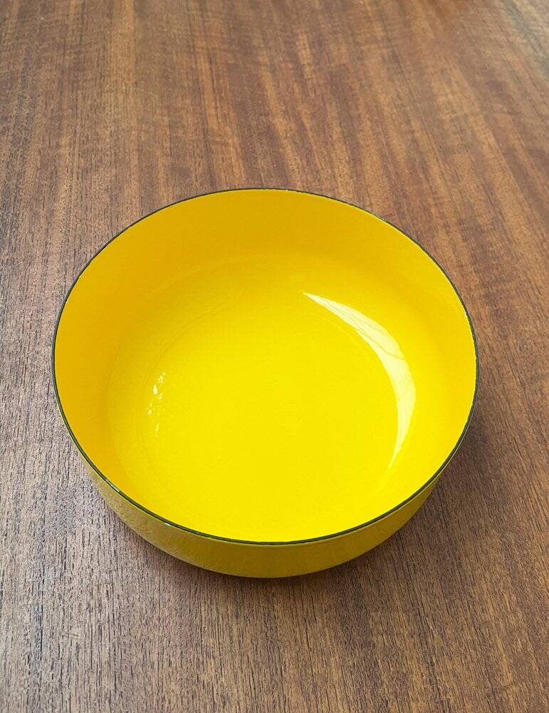 Yellow enamel bowl mid-century by Kaj Franck for Wärtsila Arabia, Finland, 1960s.