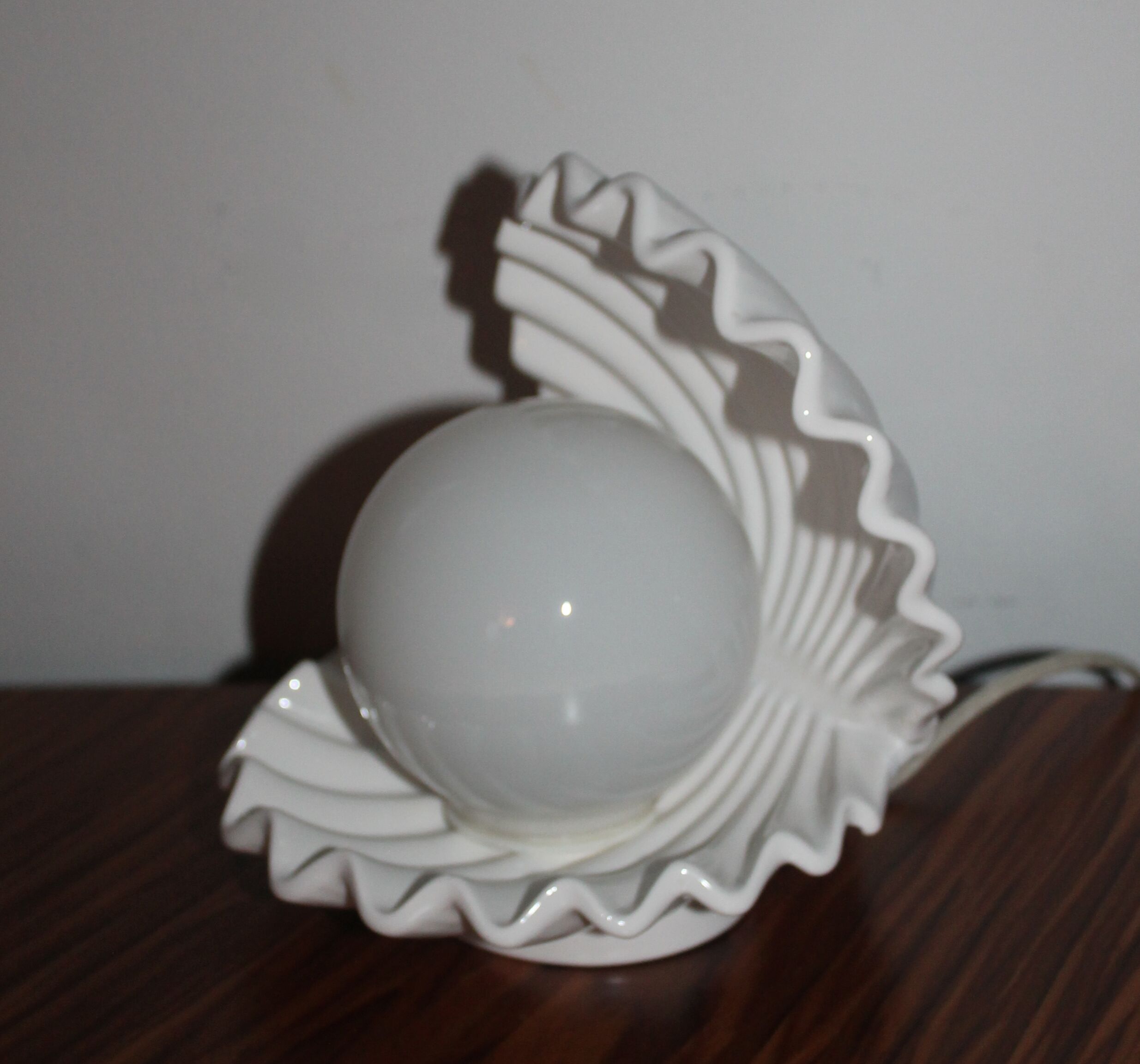 Vintage ceramic shell lamp