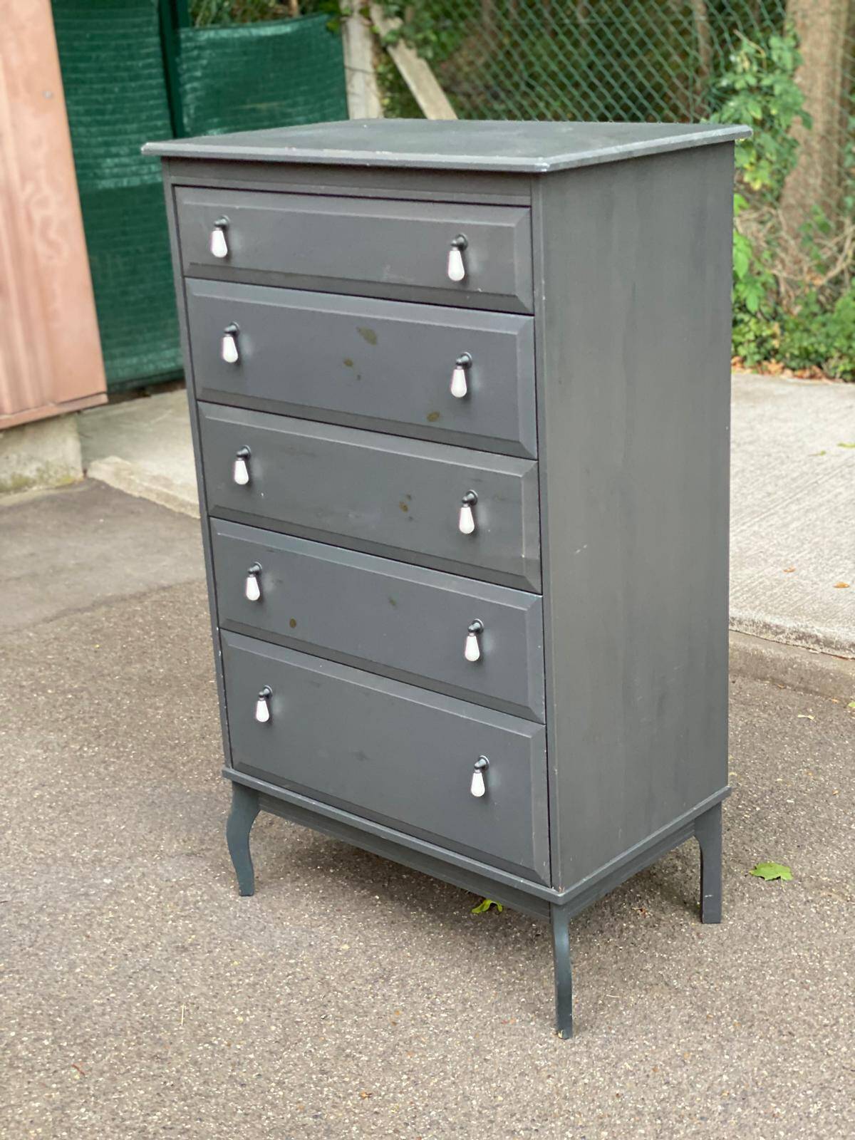 Chiffonnier commode scandinave 5 tiroirs gris anthracite en bois massif