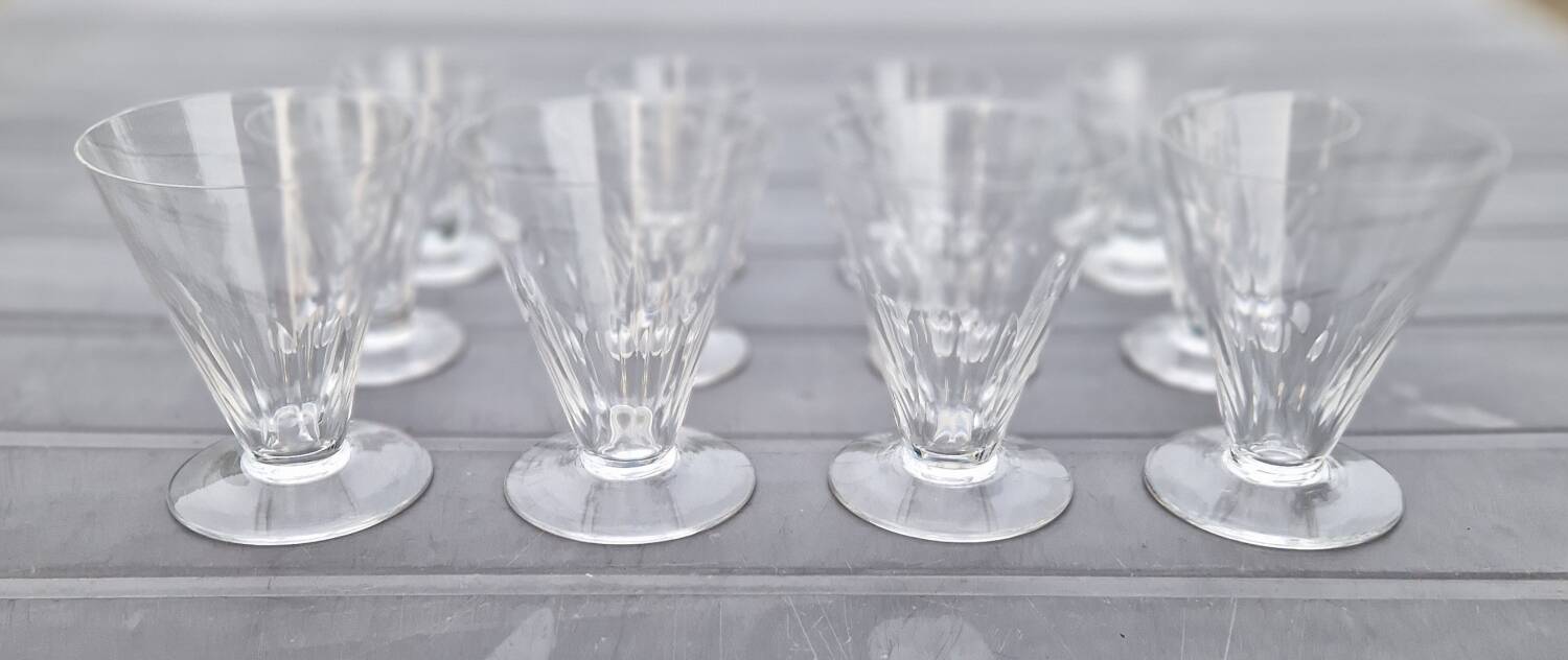 Set of conical glasses for 4 people, cut crystal with 9 flat ribs