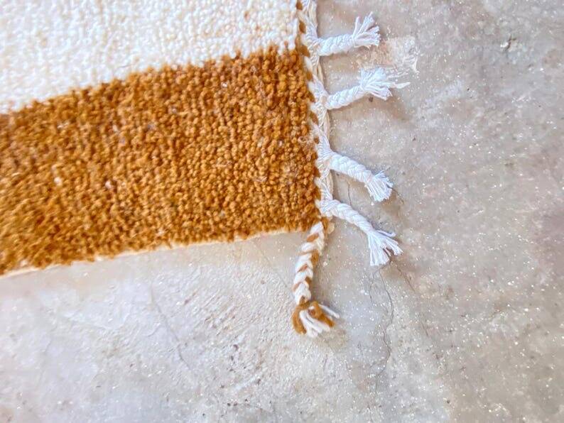 Traditional handwoven wool Berber rug size 1.5/2.5 m