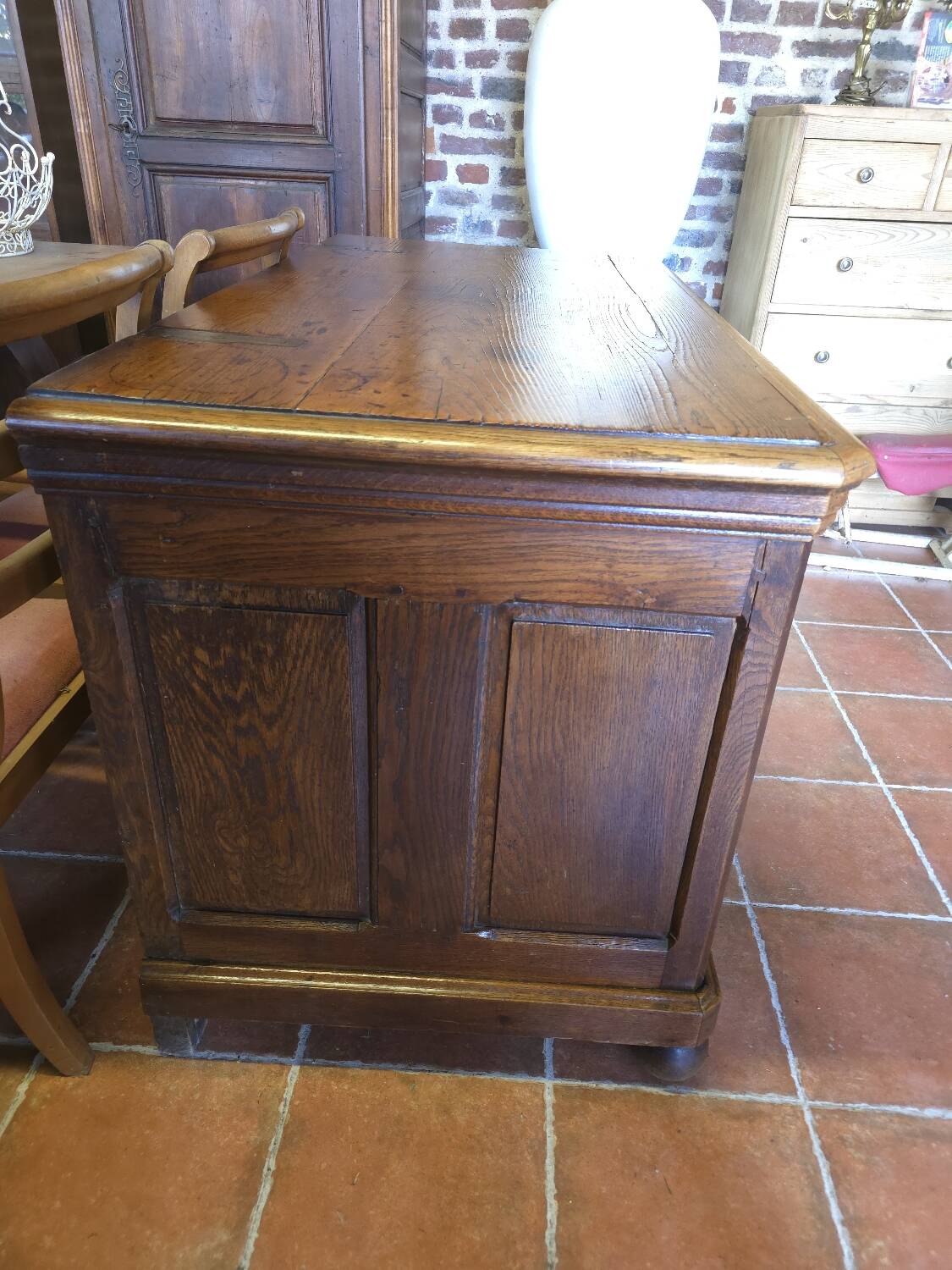 Coffre en chêne sculpté