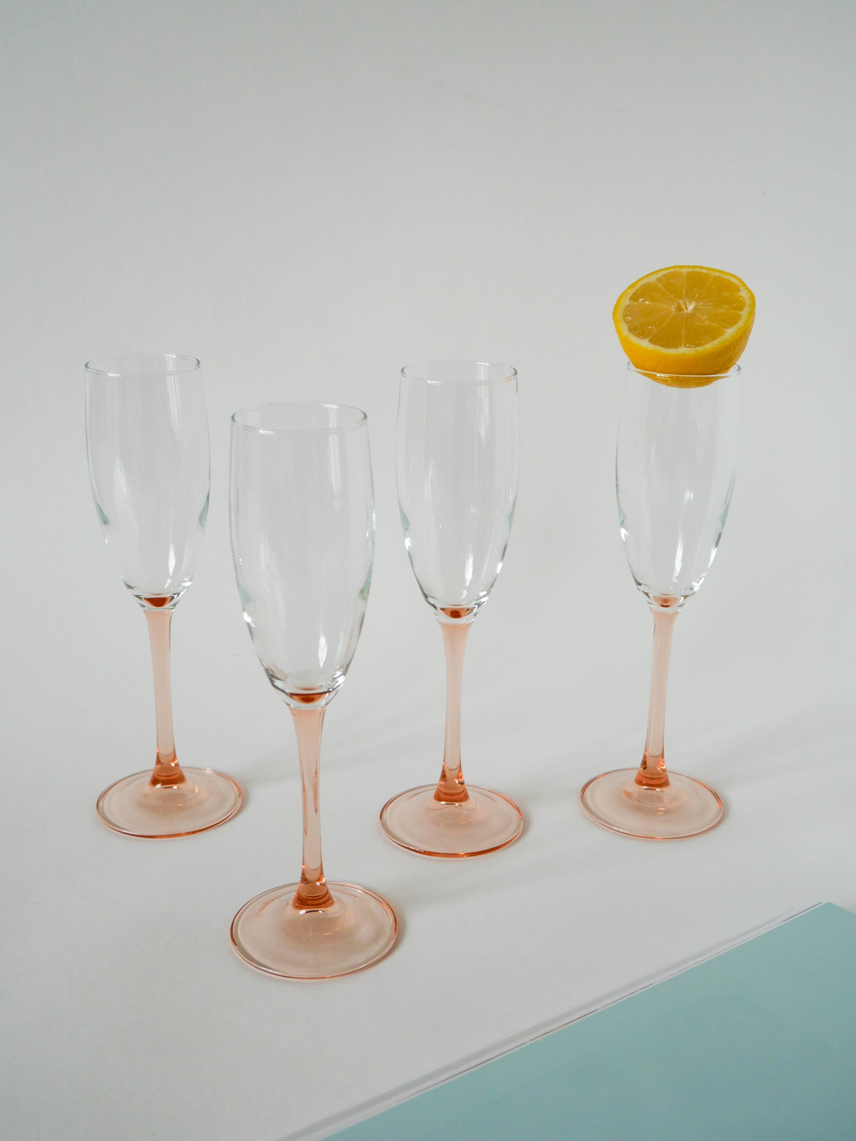 Set of 4 champagne flutes with pink feet, 1970