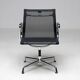 Ensemble de quatre chaises pivotantes EA108 Eames "Aluminium Group" par Vitra en noir