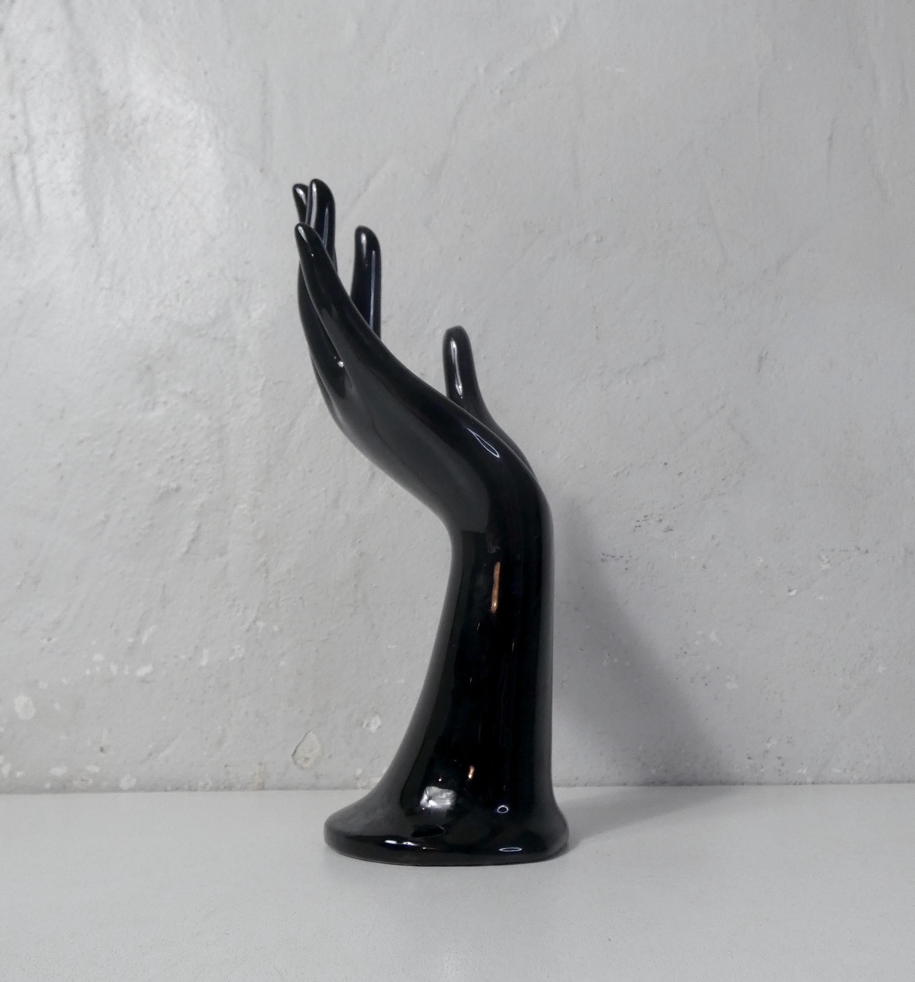 Black hand fig soliflore jewelry support