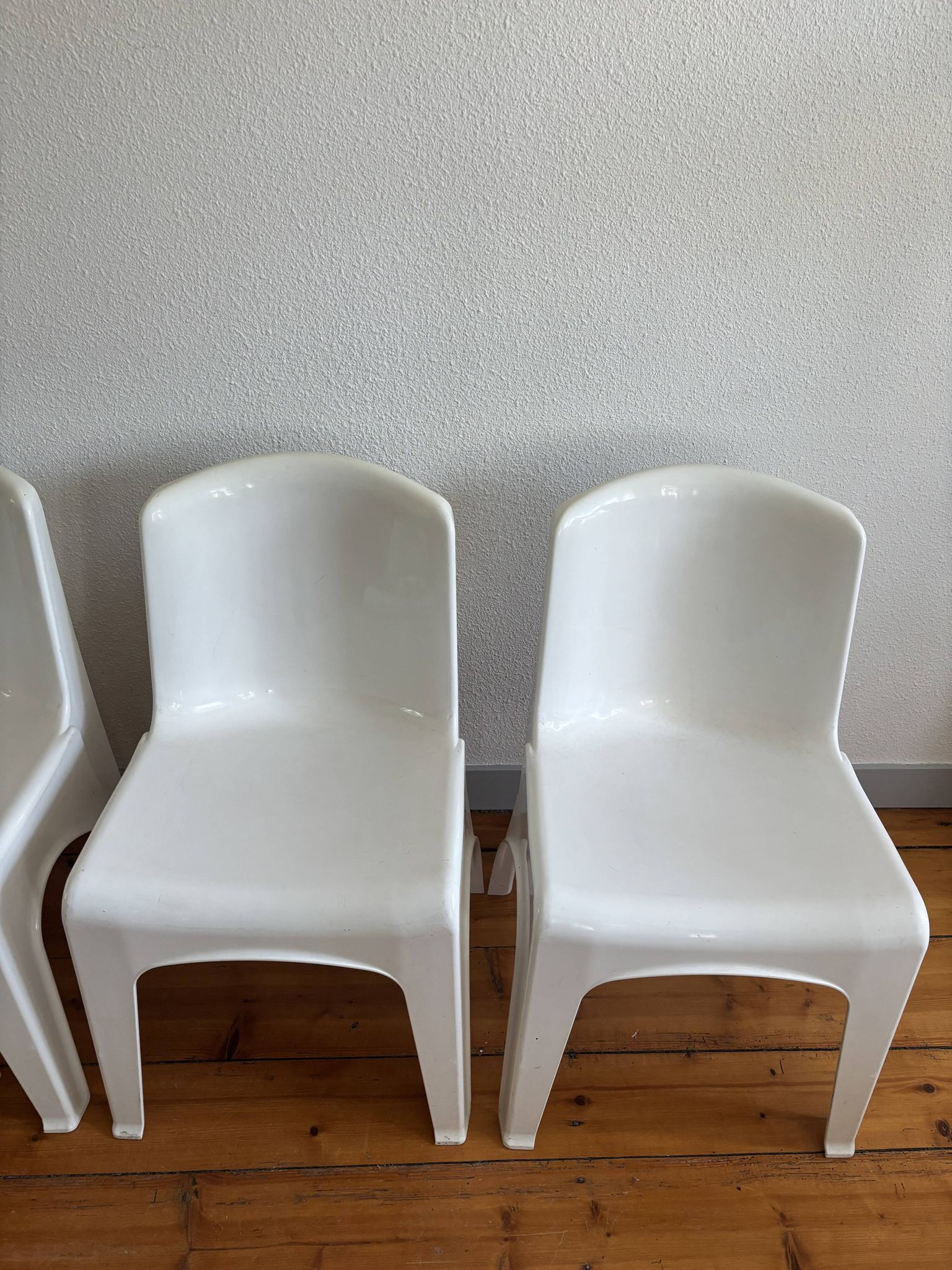 Set of 4 Gilac chairs from 1970.