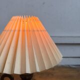 Table lamp in turned wood