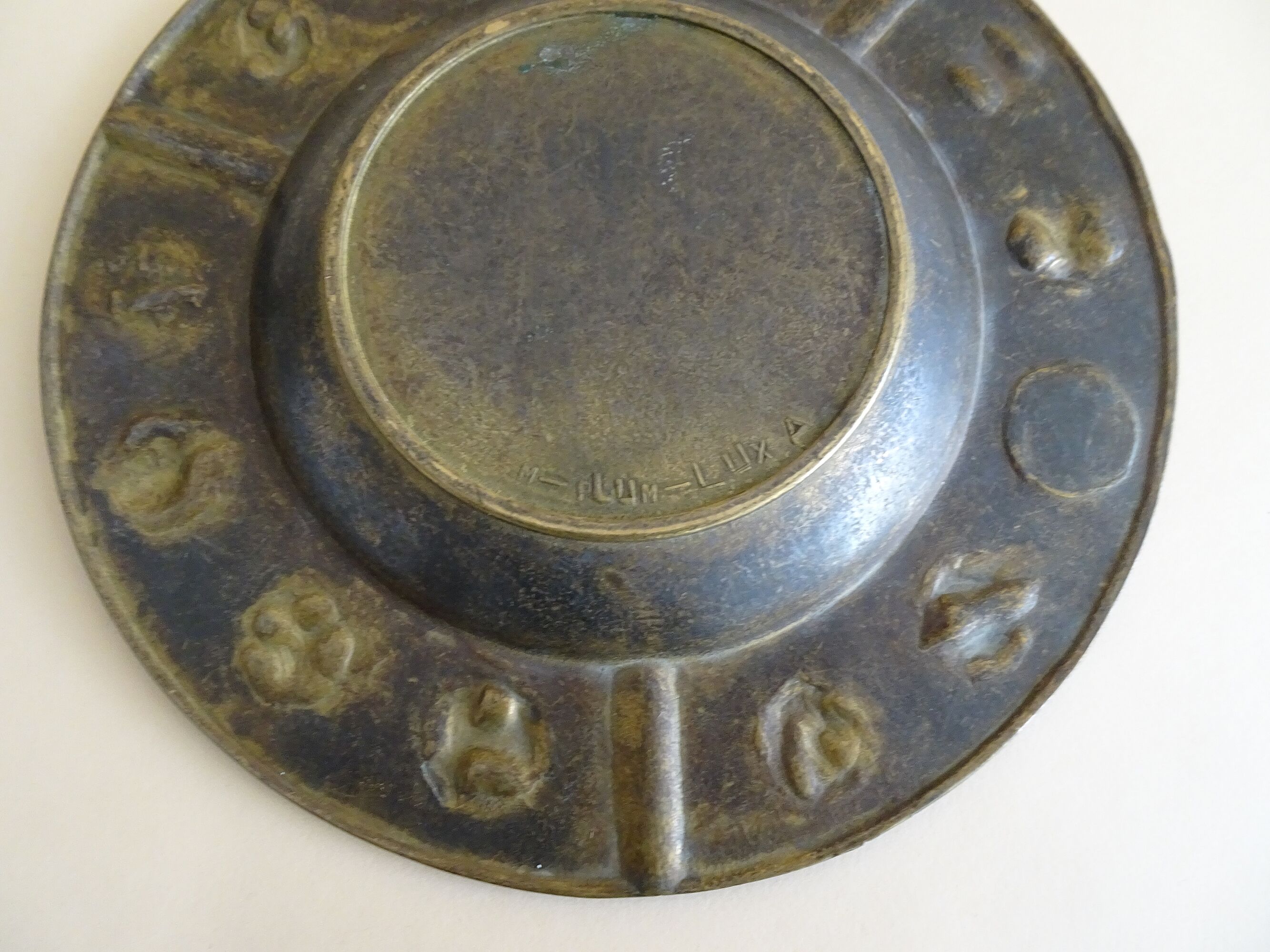 Luxa brass ashtray with zodiac relief and embers killer