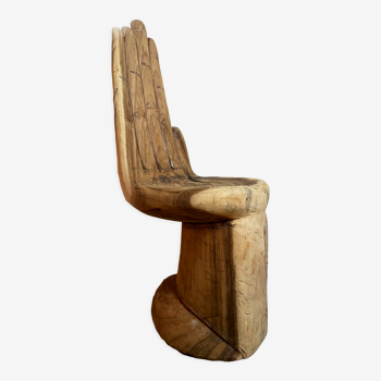 Chaise en forme de main