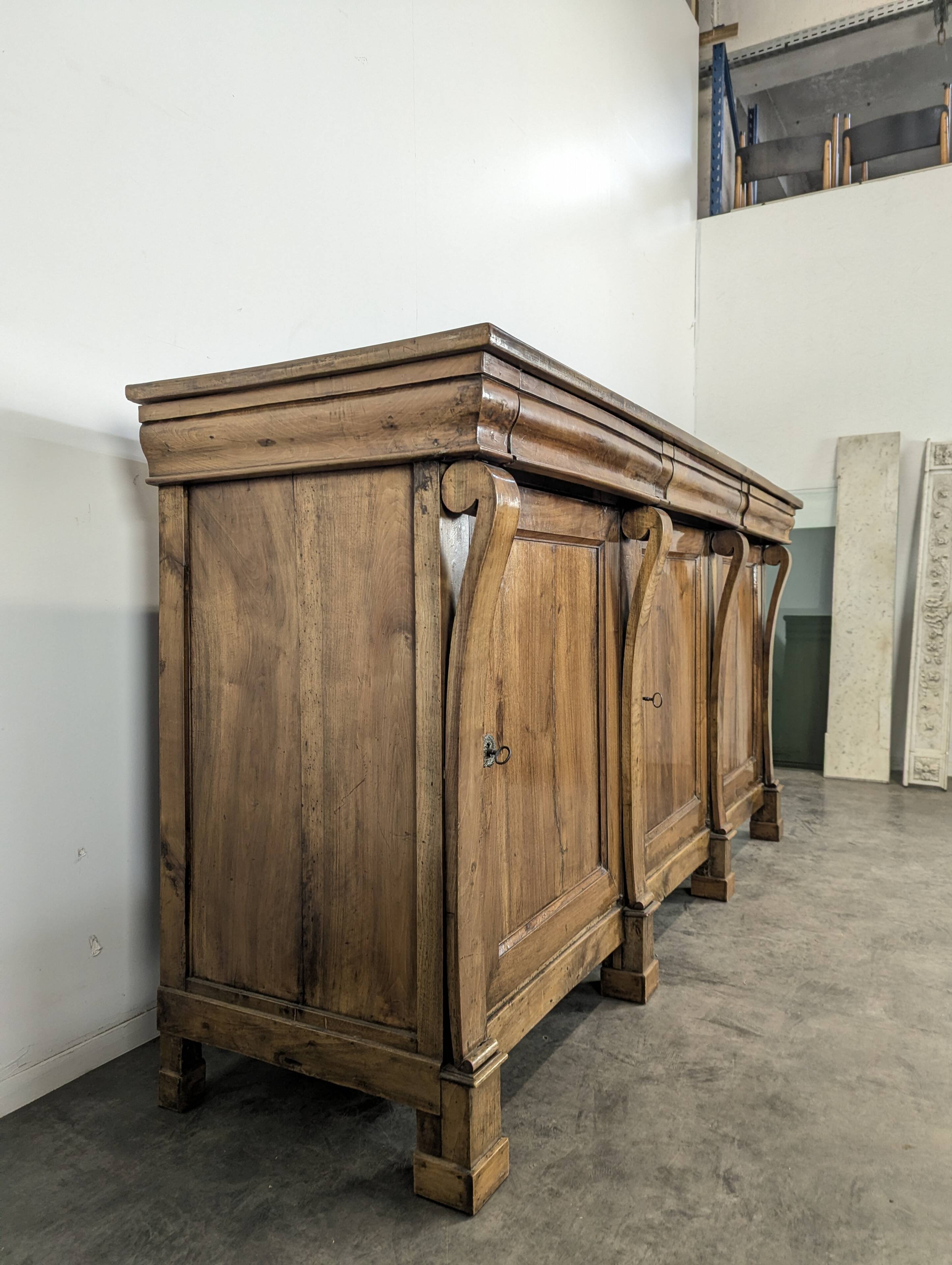 Walnut enfilade from the Restoration period.