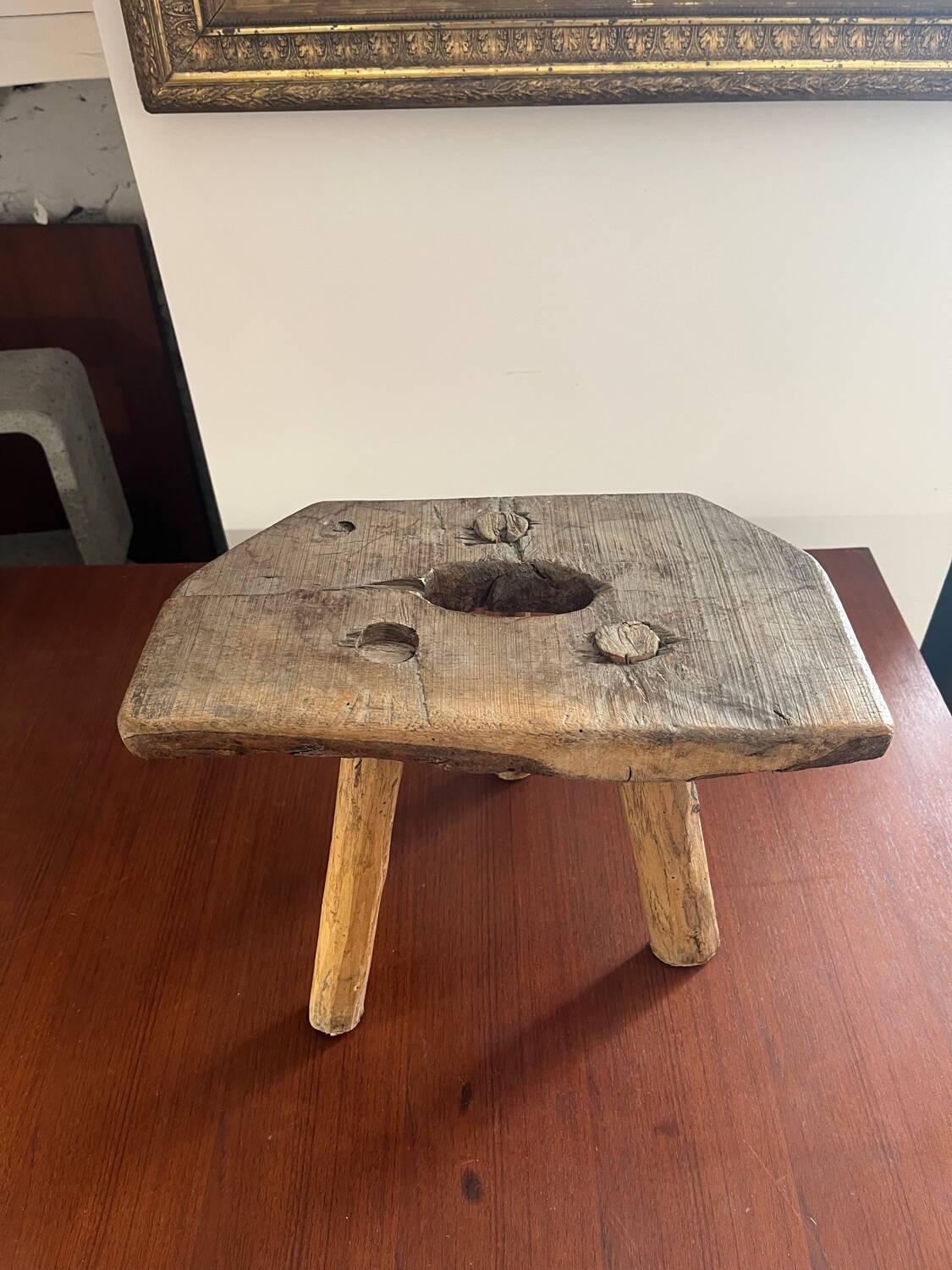 Petit tabouret de ferme rustique