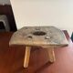 Petit tabouret de ferme rustique
