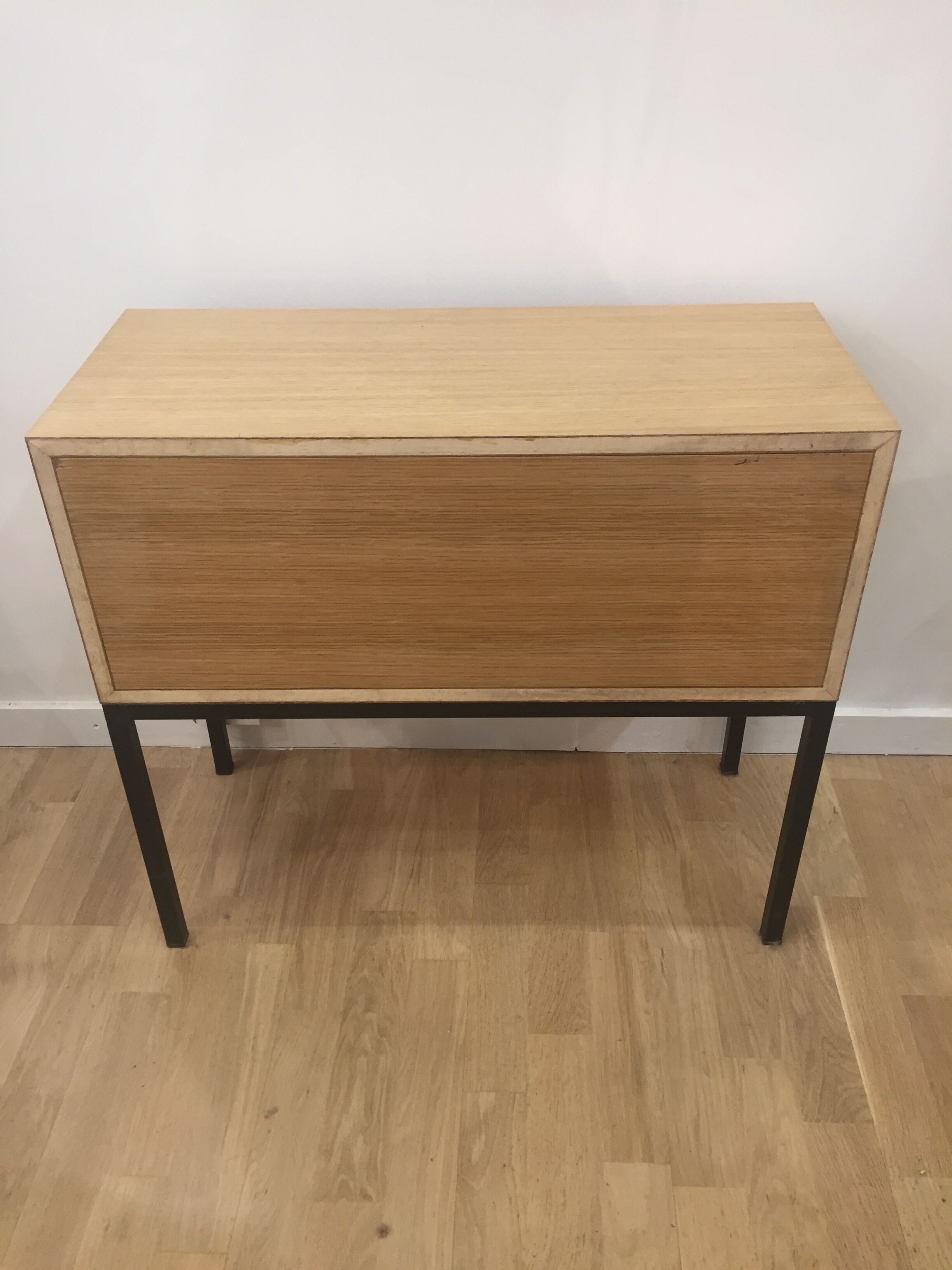 Meuble d'appoint scandinave