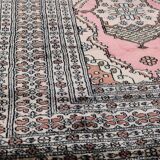 Oriental rug from Pakistan: 1.83 X 2.75 meters. Handmade