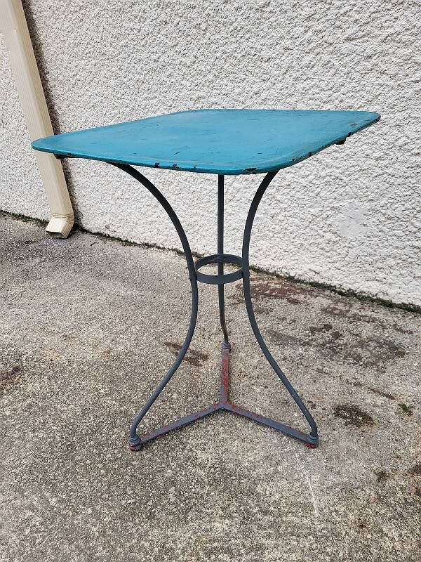 Square bistro table in painted metal n°1