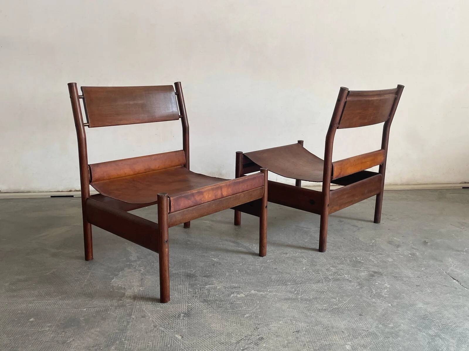 Paire de chaises en cuir
